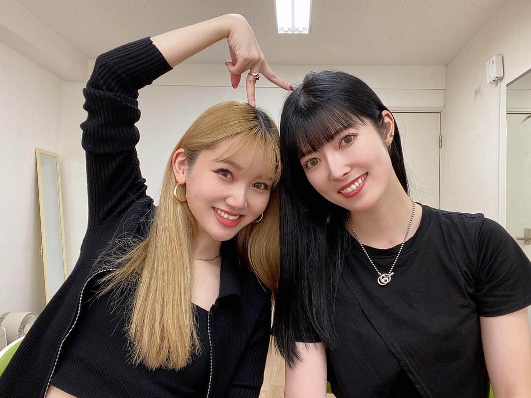 日下部美愛さんのインスタグラム写真 - (日下部美愛Instagram)「愛しの久保玲奈さんが本日23歳を迎えました！！！ おめでとう！！！！ 出会って13年…経ちすぎ(毎年言ってる) 改めて今でも仲良くしてくれてるの本当に幸せだよーーー グループ時代からたくさんお世話になってるなあ。 いつも心の支えになってくれてありがとう これからもずっと一緒にいてくれよな‼️ ラインではちょっと恥ずかしかったのでサラッと送っちゃいました。 愛してるー！！！！！ ⁡ ⁡  #久保玲奈 #photo #japan #model #me #hair #fashion #selfie #makeup  #followme #instagood #camera #instadaily #dailylook #사진 #데일리  #데일리 #셀카 #메이크업 #아이돌 #일본 #일본여자」10月28日 21時41分 - miakusakabe_official