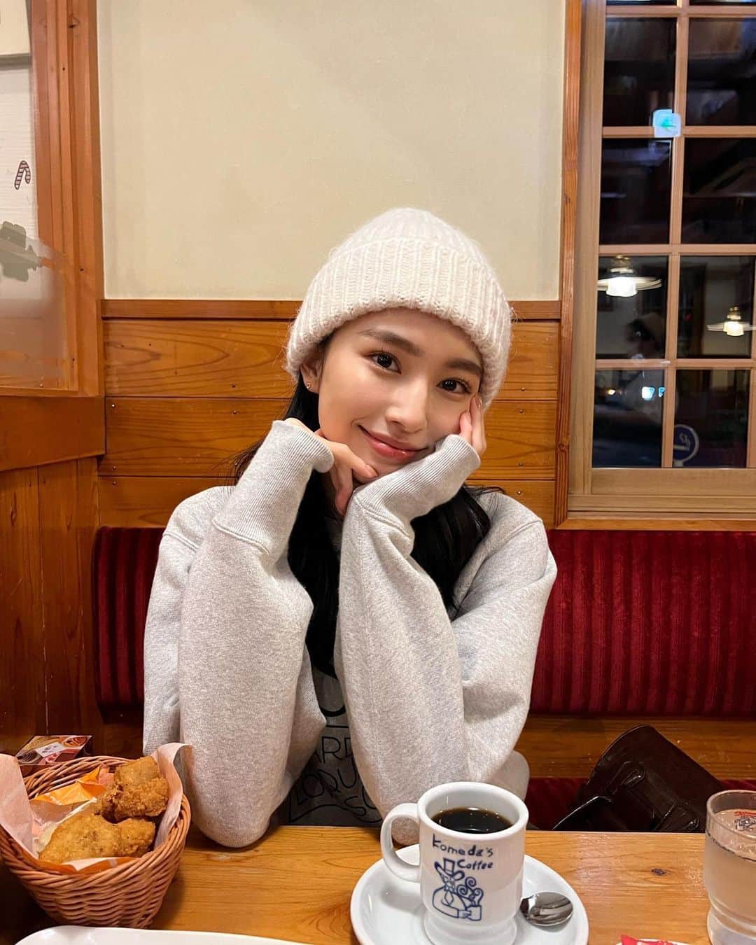 西村円花さんのインスタグラム写真 - (西村円花Instagram)「帽子あったか〜🧶コメダだいすきです☕️」10月28日 21時35分 - madoka_1112_