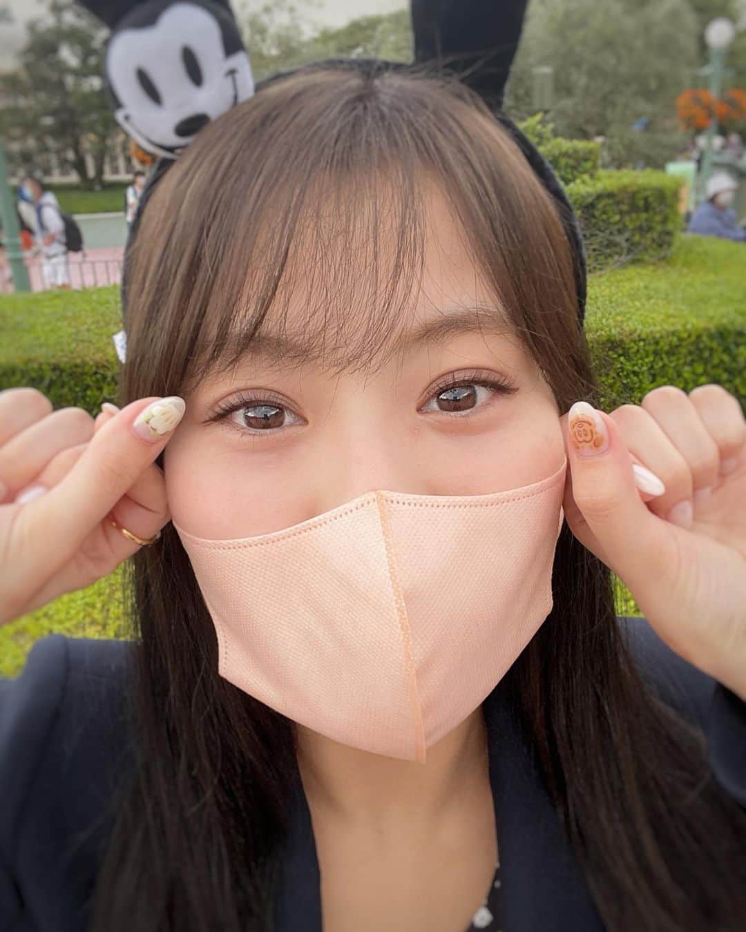 石原優衣さんのインスタグラム写真 - (石原優衣Instagram)「手書きで書いてもらったネイルを見て下さい🤍  パオとミッキーワッフル🫶🏻 可愛すぎてずっと見ていられる  #ディズニー #ディズニーランド #ディズニーバウンド #パオ #ミッキーワッフル #ディズニーネイル #ミッキーネイル」10月28日 21時40分 - yuyu_ishihara