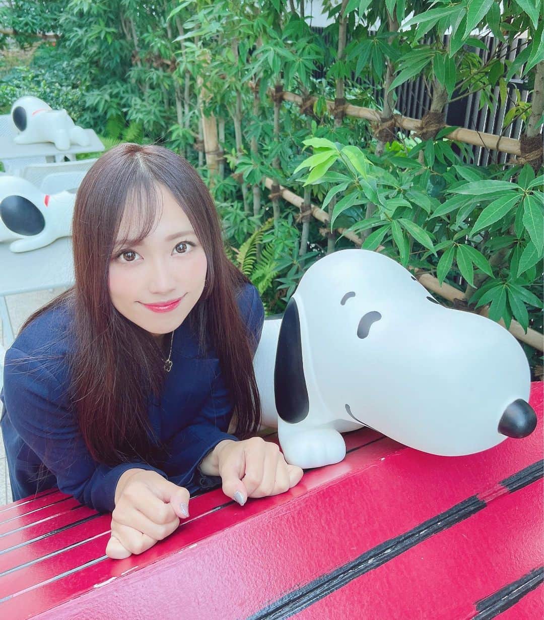 のインスタグラム：「PEANUTS Cafe SUNNY SIDE kitchen☀️ カフェ全体がPEANUTSでめちゃくちゃ可愛かった！！ テラス席にはスヌーピーがいっぱいいて きゅんきゅん…（・´｀ U，🤍 私はウッドストックが好きなので パンケーキはウッドストックのにしました🐥 ヘルシーメニューも沢山だったから ダイエット中にもいいかも！  #cafe #原宿 #竹下通り #カフェ #PEANUTS #スヌーピー #SNOOPY」