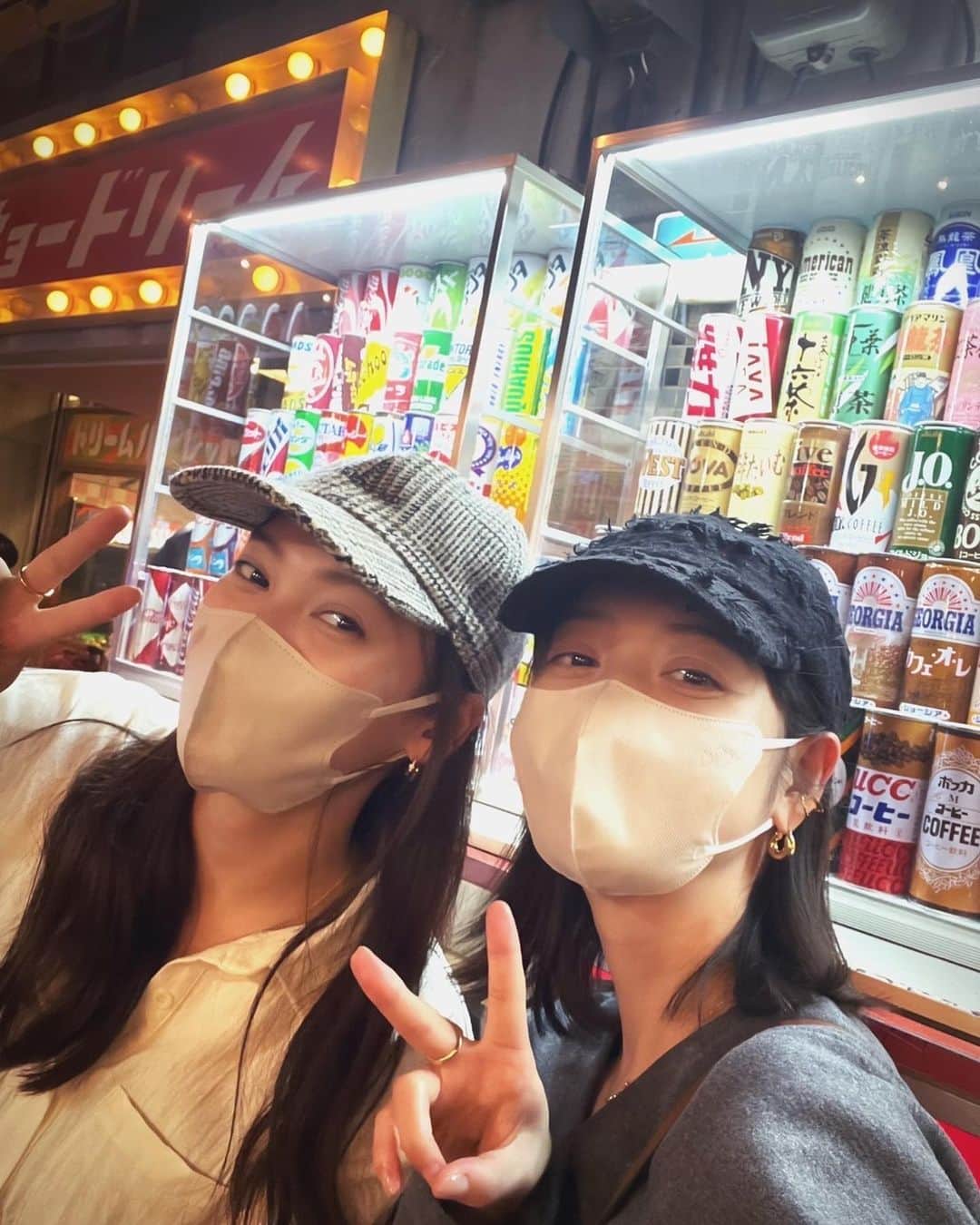 大政絢のインスタグラム：「この日は東京に甥っ子も遊びに来ていたのでのんちゃんと一緒に レゴランドに✨(私は初めて🥹)  大人も楽しめ、レゴランド先輩希さんにたくさん案内してもらいました✌️  最後の写真📸みんなが帰った後は子供たちの忘れ物が愛おしい💕」