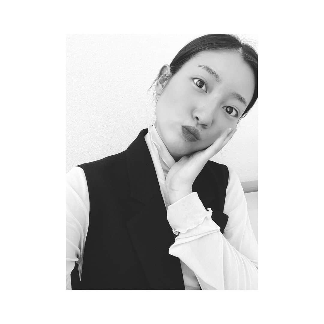川島鈴遥さんのインスタグラム写真 - (川島鈴遥Instagram)「. お久しぶりの投稿になってしまいました　☺︎ ⁡ 本日から プリ小説オーディオドラマ「好きになるのはキミ限定」がSpotifyにて配信開始になりますっ‼︎ ⁡ 毎週金曜日に一話ずつの配信となります。 今日は3話まで一気に配信しておりますので、是非お聴きくださいっっ ⁡ #プリ小説 #オーディオドラマ #好きになるのはキミ限定」10月28日 22時01分 - ririka_kawashima_official