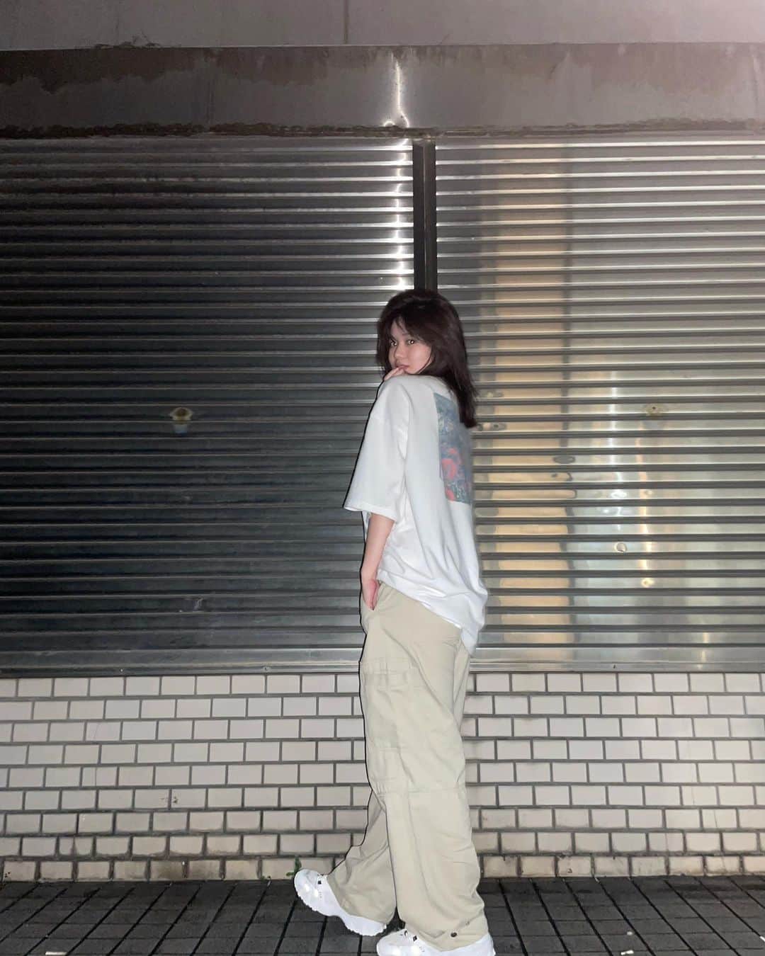中野郁海のインスタグラム：「このTシャツお気に入りなの💙 #ストリート系女子  #だぼだぼコーデ」