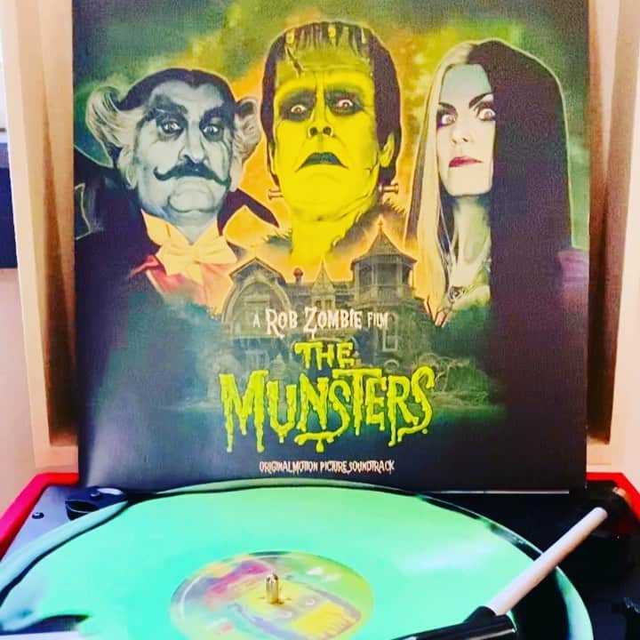 ロブ・ゾンビのインスタグラム：「Did you get your Munsters soundtrack yet? 🎃 I got mine just in time for Halloween. My pals @waxworkrecords spared no expense to bring you the most deluxe package you have ever seen! 🎃 Double album! Gatefold! 24 page booklet! Colored vinyl! Awesome @humphreys7120 artwork! 🎃#robzombie #themunsters」