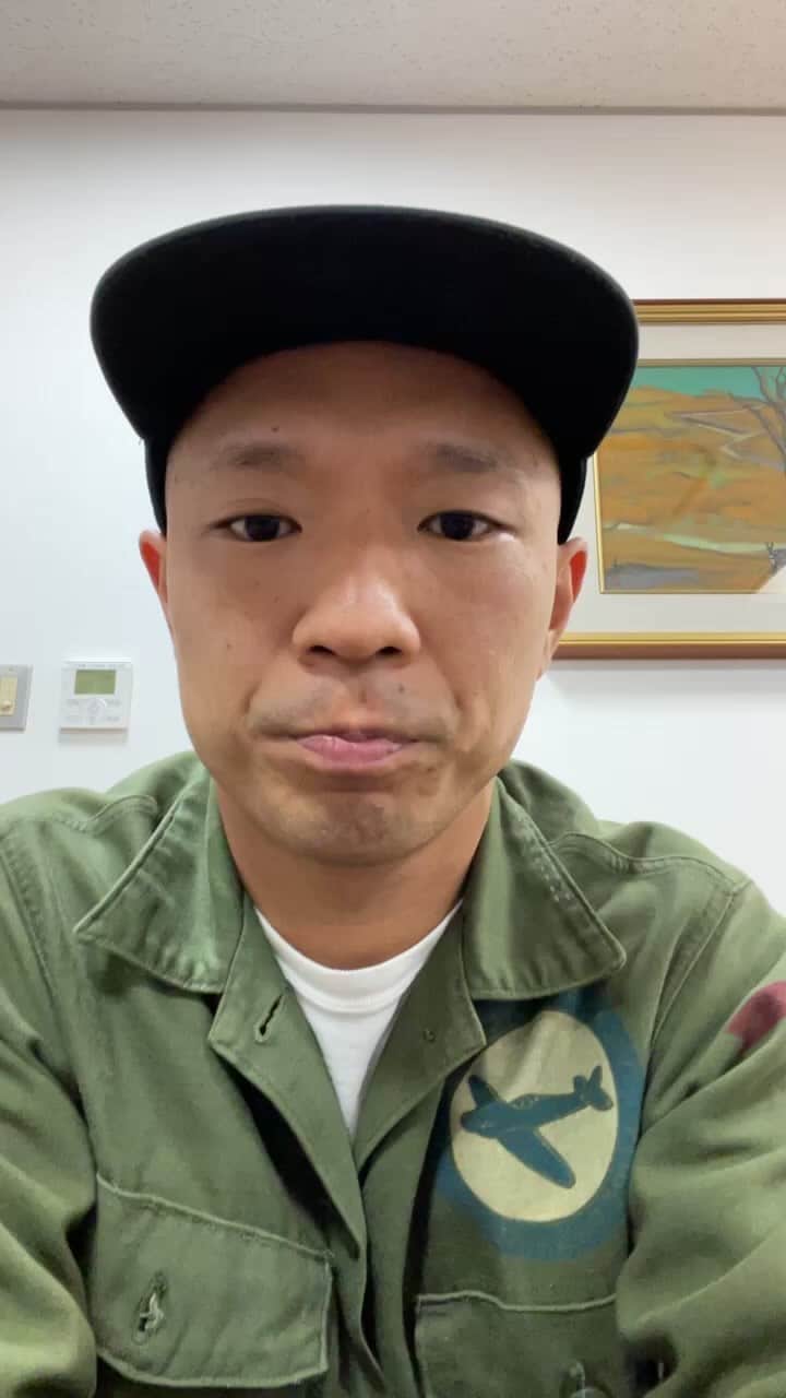 のインスタグラム：「単独ライブ告知配信#8 ※ミスチル桜井さん、福山雅治さんのモノマネあり  お客さん100人まであと30人！！  10月30日19:30から よしもと漫才劇場で 単独をすることとします！ チケット1200円 配信1200円 手売りもします！ 置きチケもできます！」