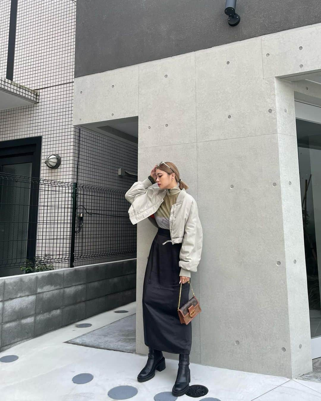 RIONAさんのインスタグラム写真 - (RIONAInstagram)「#ootd  WaKSNAP/RIONA SHOP🛒  🏷#ヴィンテージサテンロングスカート  SHOP🛒 CONCEPT＿＿＿＿＿ 📌海外スタイル・アーバンヴィンテージをコンセプトに様々なテイストのトレンドスタイルを紹介！ ￣￣￣￣￣￣￣￣￣￣￣￣￣￣￣  ●SNS感覚で買い物ができる最新アプリ🔄  📡WaKSNAPアプリをダウンロードしてフォローしてね！ 👤 @waksnap_official    #waksnap #wakwak #ワクスナップ #ワクワク  #可愛いが見つかる #selectorbrand #ootd #shopping  #スタイリング #毎日コーデ #毎日ファッション #今日のコーデ #今日の服 #コーディネート #大人カジュアル #20代コーデ #30代コーデ #着回し」10月29日 11時31分 - cjd_riona