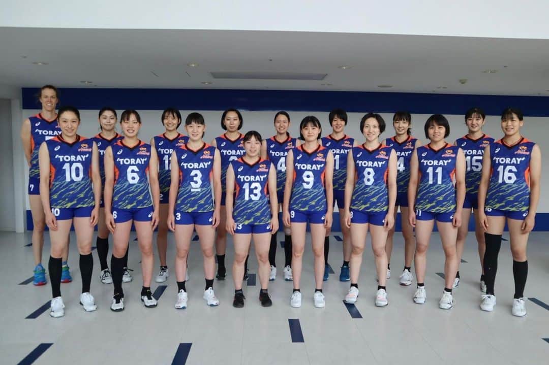 中島未来のインスタグラム：「2022-23Vリーグ開幕‼️ スローガン「覇気🔥」 選手・スタッフ全員で苦しい時もお互い助け合い、支え合い最後まで頑張ります!! 応援よろしくお願いします✨  #アロじょ   #アロとも」