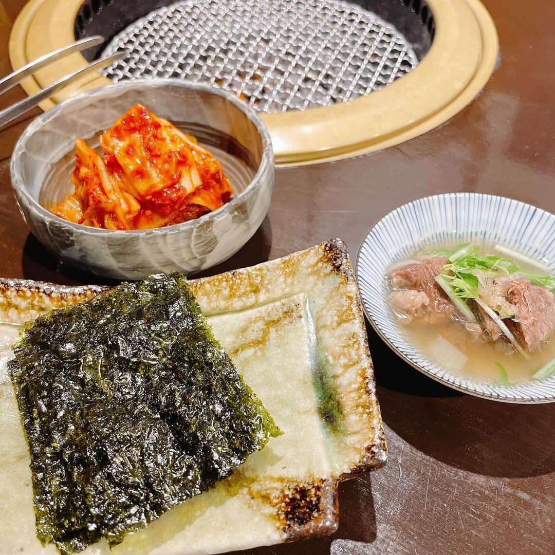 葉月里緒奈さんのインスタグラム写真 - (葉月里緒奈Instagram)「『白ひげ』さんの辛冷麺が食べたくて行ったのにお肉を食べ過ぎて辿りつけなかった。　 Mちゃん、リベンジ一緒によろしくね(笑)。 #焼肉#焼肉白ひげ#焼肉ホルモン白ひげ #おすすめ3種盛り#厚切り山形豚#きざみねぎトッピング#上たん塩#たたき胡瓜昆布和え#ユッケジャンスープ#石焼きガーリックライス #自家製杏仁豆腐#rionahazuki」10月29日 10時13分 - riona_hazuki