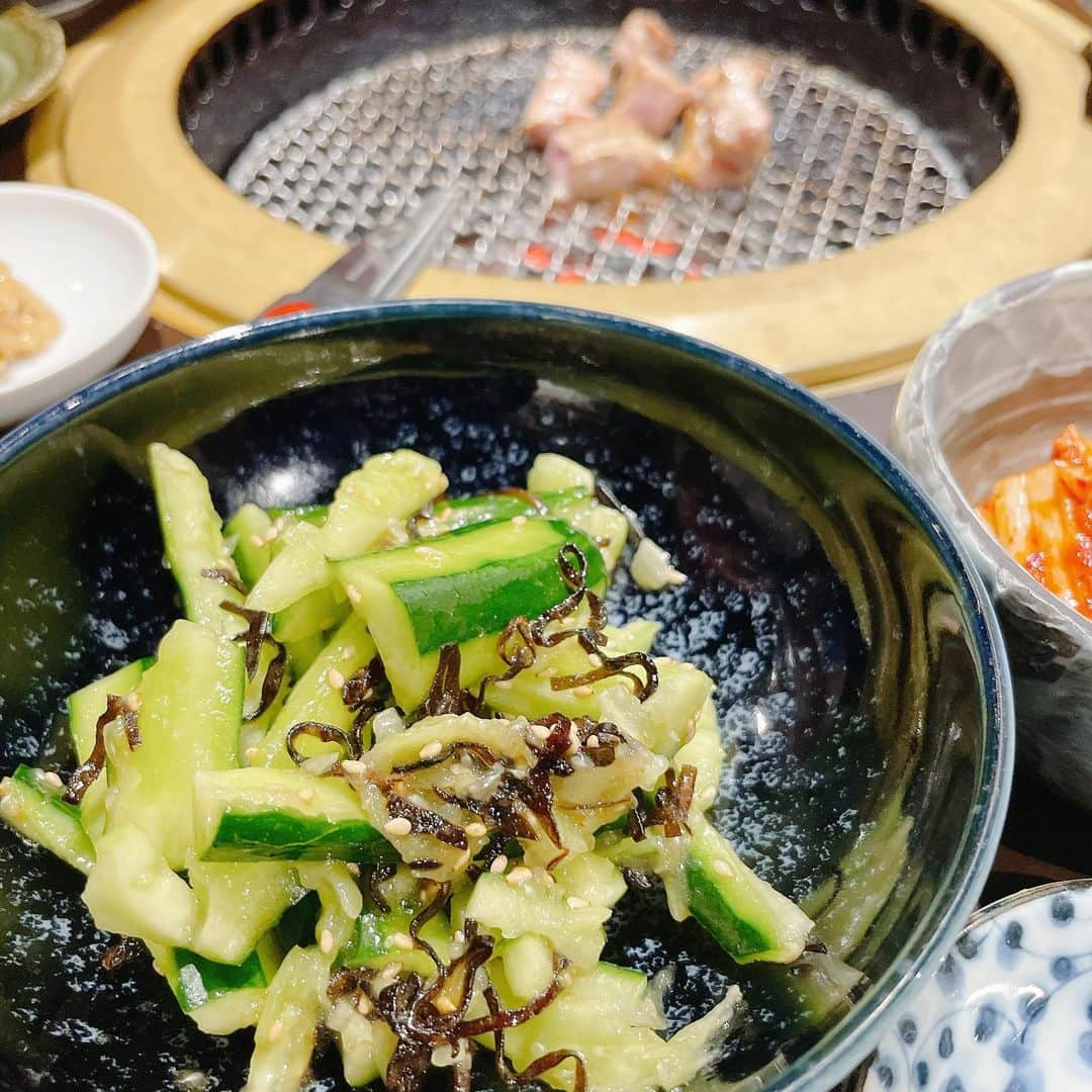 葉月里緒奈さんのインスタグラム写真 - (葉月里緒奈Instagram)「『白ひげ』さんの辛冷麺が食べたくて行ったのにお肉を食べ過ぎて辿りつけなかった。　 Mちゃん、リベンジ一緒によろしくね(笑)。 #焼肉#焼肉白ひげ#焼肉ホルモン白ひげ #おすすめ3種盛り#厚切り山形豚#きざみねぎトッピング#上たん塩#たたき胡瓜昆布和え#ユッケジャンスープ#石焼きガーリックライス #自家製杏仁豆腐#rionahazuki」10月29日 10時13分 - riona_hazuki