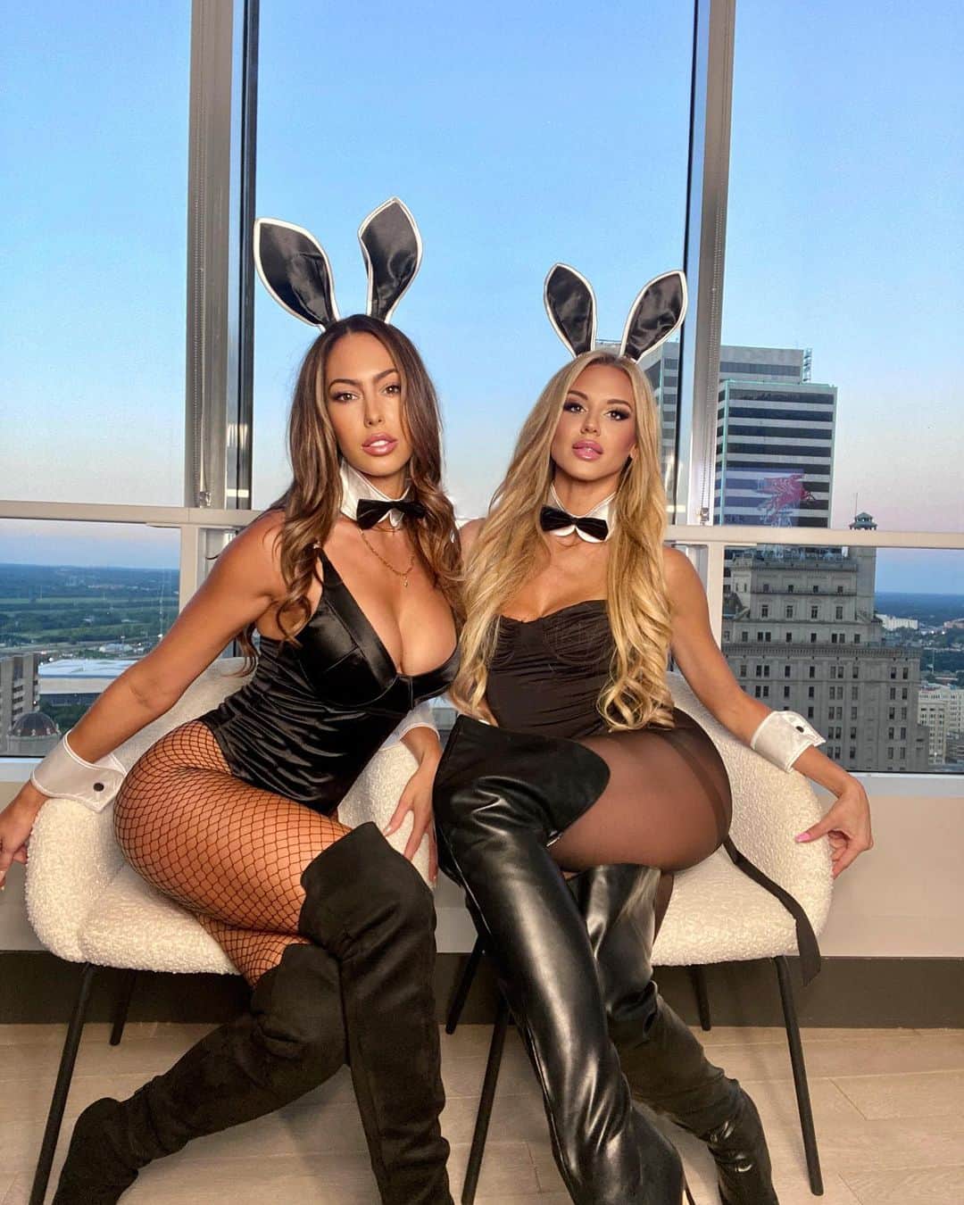 ホープ・ビールのインスタグラム：「And so it begins @marcellaraneri  . Had to go the #bunny route  . #halloween2022 #playboy」
