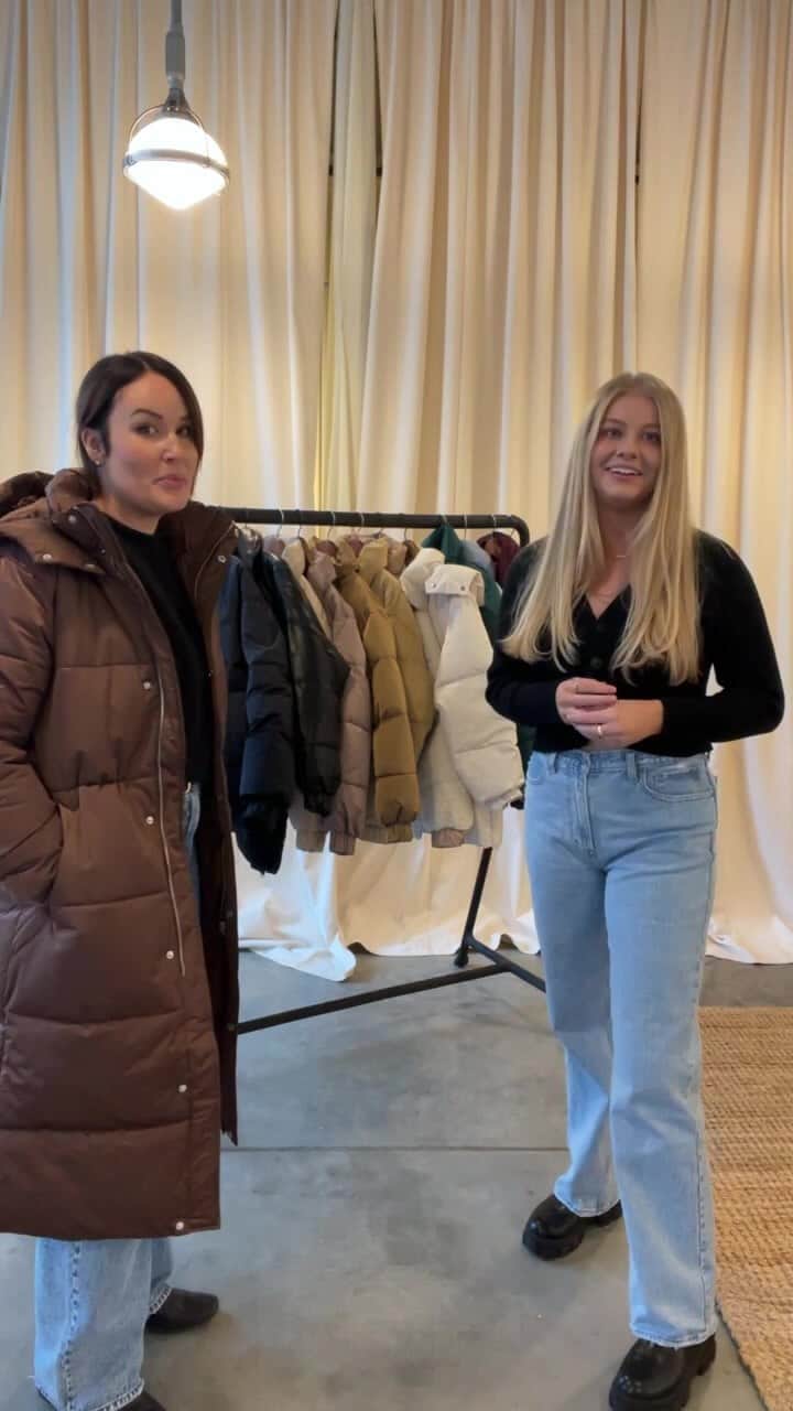 Abercrombie & Fitchのインスタグラム：「The Abercrombie social team only knows so much about our products, thankfully we have our outerwear merchant and designer, Morgan and Janine, to explain any and all things Women's Ultra.   @morganbrook_ (she/her) @clarajay9 (she/her)」