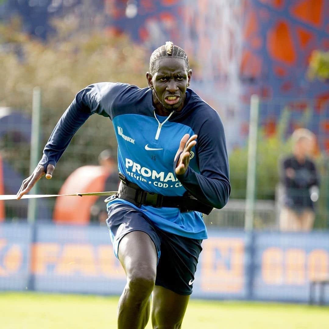 のインスタグラム：「Ready ! 👊🏿🟠🔵 #TeamMHSC #TeamSakho @mhscofficiel」