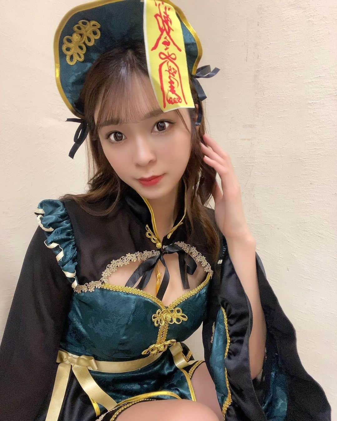 原満莉菜さんのインスタグラム写真 - (原満莉菜Instagram)「【Krush.142】ご視聴ありがとうございました🥊♥️  ハロウィン前ということでKrushガールズはコスプレでした🎃🦇🕸 わたしはキョンシー⸜🙌🏻⸝‍  次回Krushは11月26日(土)です！ 後楽園ホールにてお待ちしてます🥰  ． ． ． ． #k1wgp #Krush #Krushガールズ #ラウンドガール #格闘技 #後楽園ホール #ハロウィン #コスプレ #仮装 #キョンシー」10月29日 6時27分 - marina_serizawa