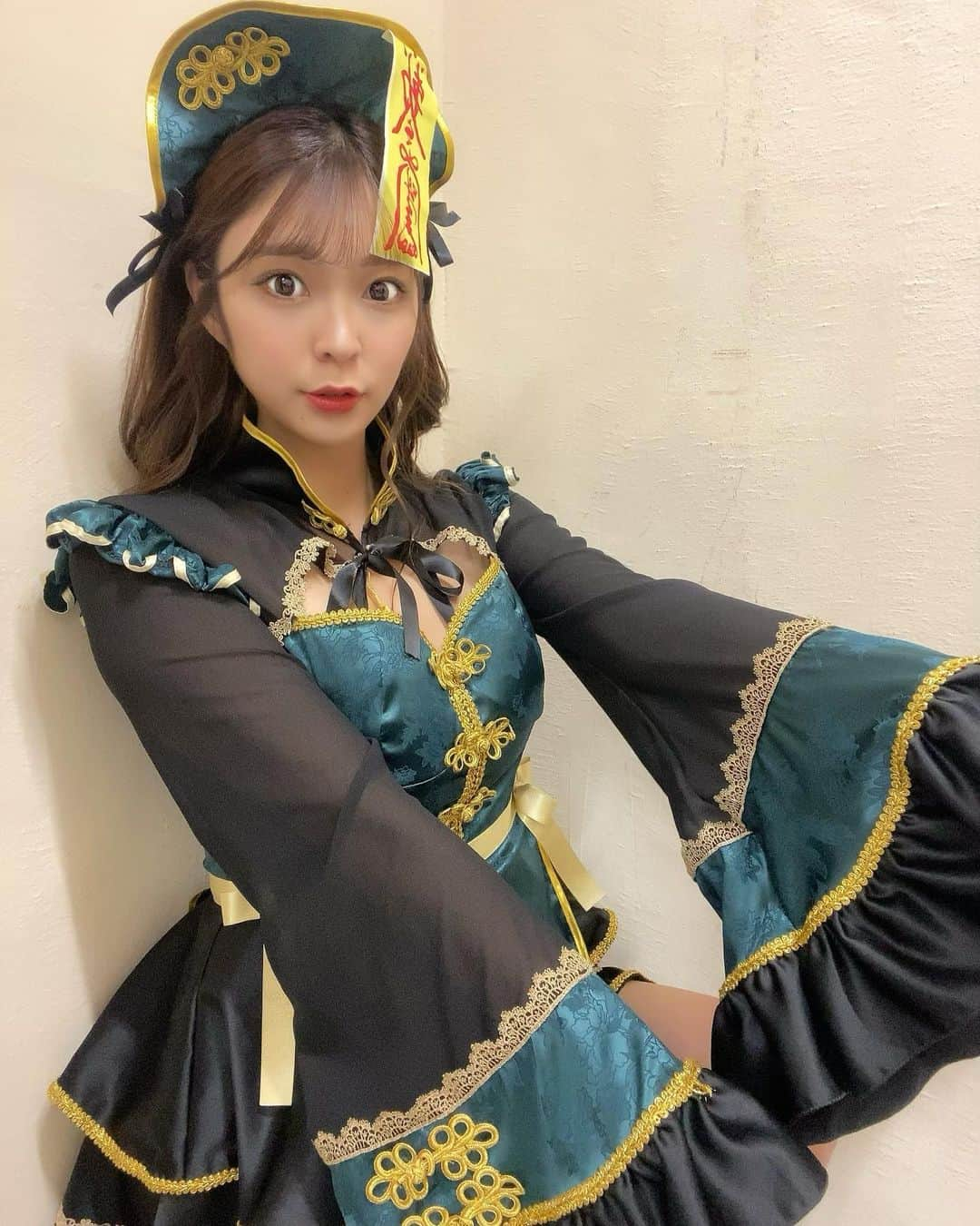 原満莉菜さんのインスタグラム写真 - (原満莉菜Instagram)「【Krush.142】ご視聴ありがとうございました🥊♥️  ハロウィン前ということでKrushガールズはコスプレでした🎃🦇🕸 わたしはキョンシー⸜🙌🏻⸝‍  次回Krushは11月26日(土)です！ 後楽園ホールにてお待ちしてます🥰  ． ． ． ． #k1wgp #Krush #Krushガールズ #ラウンドガール #格闘技 #後楽園ホール #ハロウィン #コスプレ #仮装 #キョンシー」10月29日 6時27分 - marina_serizawa