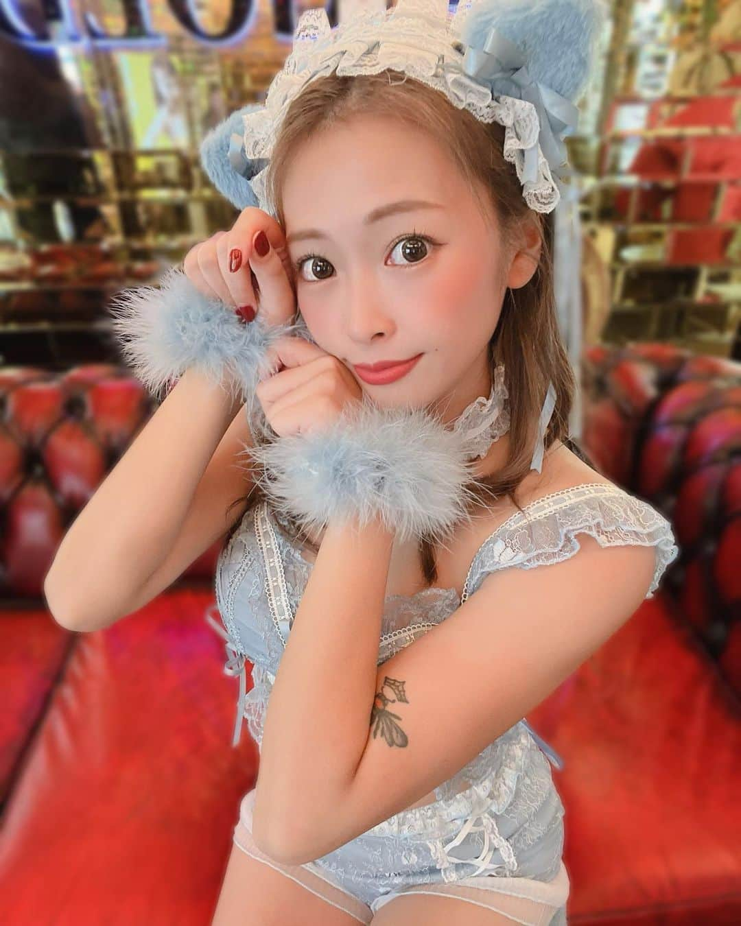 IORIさんのインスタグラム写真 - (IORIInstagram)「・ 今年はネコちゃまやった〜🐱 流石にぶりっ子すぎ？笑 ・ ・ ・ ・ ・ ・ ・ ・ #ハロウィン#ハロウィンコスプレ  #halloween#halloweencostume  #名古屋#錦#錦3#クリスタルクラブ#GOLD#サロンドゴールド#salondegold#newドレス#キャバクラ#キャバ嬢#シャンパン#撮影#followforfollowback #likeforlike#キャバ嬢の日常」10月29日 19時40分 - iori_gold