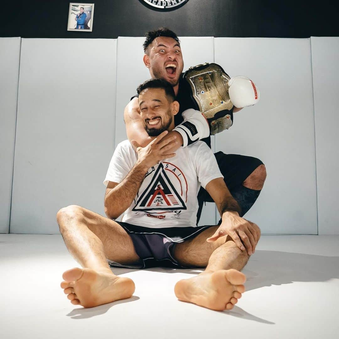 ダ・シルバ・ファビオ・岡のインスタグラム：「Happy to you step up bro @kleber_koike 😎  #rizin #Champion #クレベルコイケ  Foto @__xxsr08」