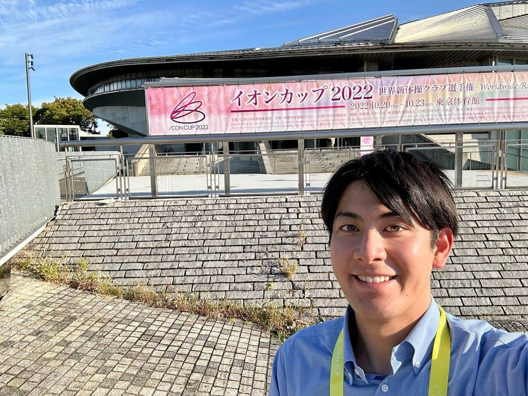 草薙和輝さんのインスタグラム写真 - (草薙和輝Instagram)「． 先週、東京体育館で行われた、 『イオンカップ　世界新体操クラブ選手権』 の実況を担当しました！  『世界新体操』、『ヨーロッパ選手権』と並ぶ 新体操の世界三大選手権の一つです！  世界の超一流の選手たちが日本に集い、 新体操のクラブ世界一を競います👏  ９月にブルガリアで行われた 世界新体操2022の金メダリストである ソフィア・ラファエーリ選手や、 ウクライナから特別な思いを持って臨む ビクトリア・オノプリエンコ選手も出場です。  日本からも、 東京オリンピック代表の喜田純鈴選手や、 次世代のエース候補である山田愛乃選手らも登場します！  明日３０日の午前１１時から、 テレビ朝日系列地上波で放送です！ （一部の地域では、来月以降の放送予定です。）  世界最高峰の美しい演技をぜひご覧ください！  #テレビ朝日 #スポーツ #実況 #新体操 #rhythmicgymnastics #イオンカップ #世界新体操クラブ選手権 #解説 #山崎浩子 さん #草薙和輝 #草薙アナ」10月29日 20時30分 - kazuki_kusanagi_ex