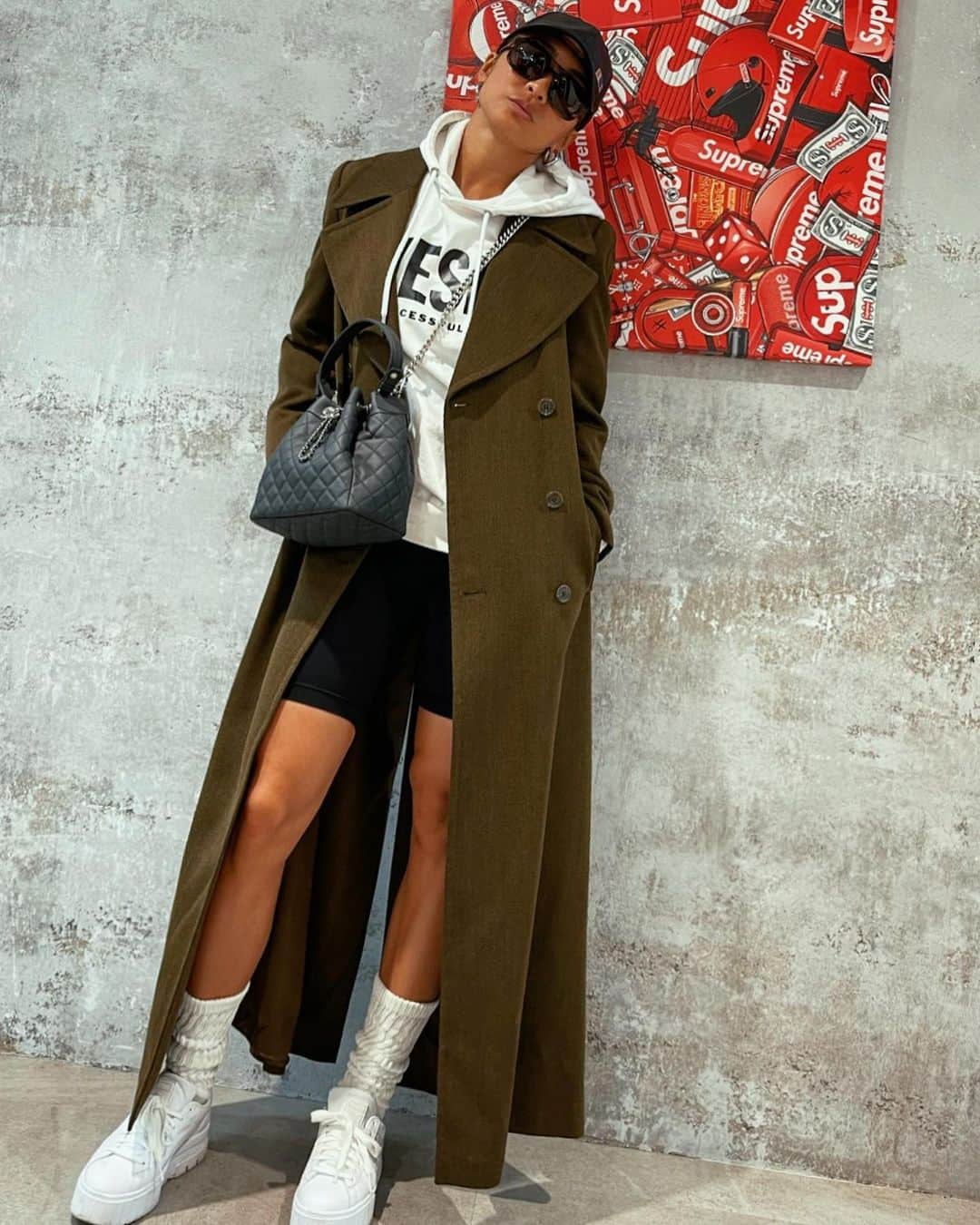 Aya（小山内あや）のインスタグラム：「マキシ丈コート。 クローゼットから下ろしました🍂」