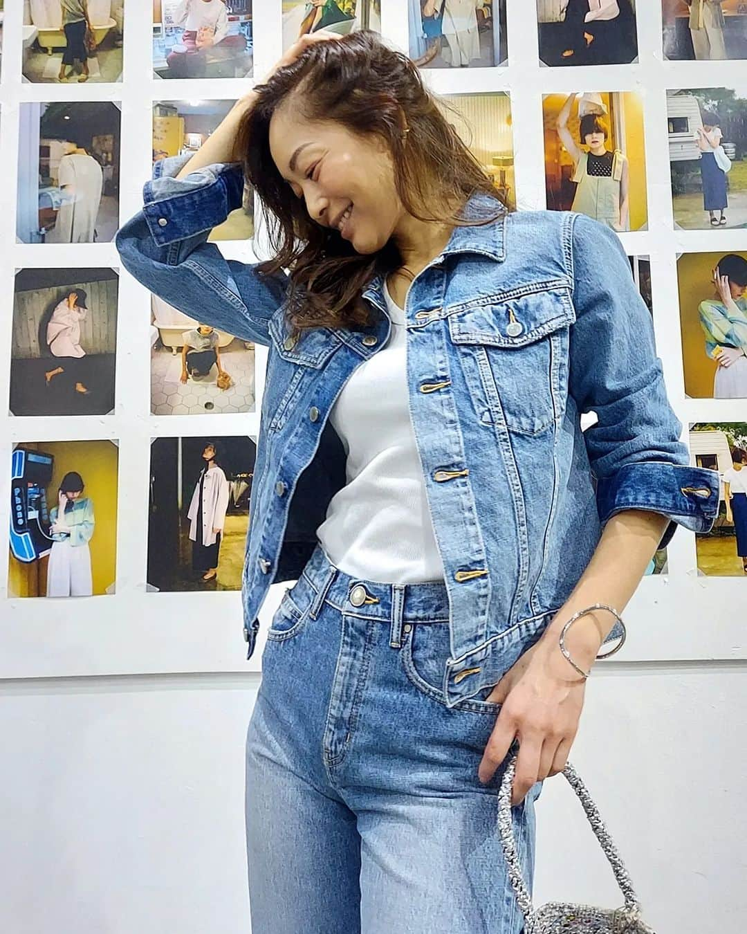 佐藤純さんのインスタグラム写真 - (佐藤純Instagram)「@blackbymoussy_official   2023 SS 展示会へ😊  ロンパースもデニムも可愛いのがたくさん❤  もりきみちゃんといろいろ試着👖  @morikimi_morikimi  6枚目のもりきみちゃんが着てるセットアップ‼️『それ可愛いー😍』と顔だけ合わせてる図🤣  私も着てみた😁  パンプスと合わせてキチンも着れるし、スニーカー合わせでも可愛い❤️  これに決ーめた‼️  咲実ちゃんにも会えた😘  @sakimikanda  マーシーありがとー🙌  @ponpon_marcy  #blackbymoussy  #ブラックバイマウジー #展示会 #セットアップ #デニム #ロンパース #ママ #ママモデル #モデル #mama #mamamodel #model」10月29日 14時01分 - junsatoidea