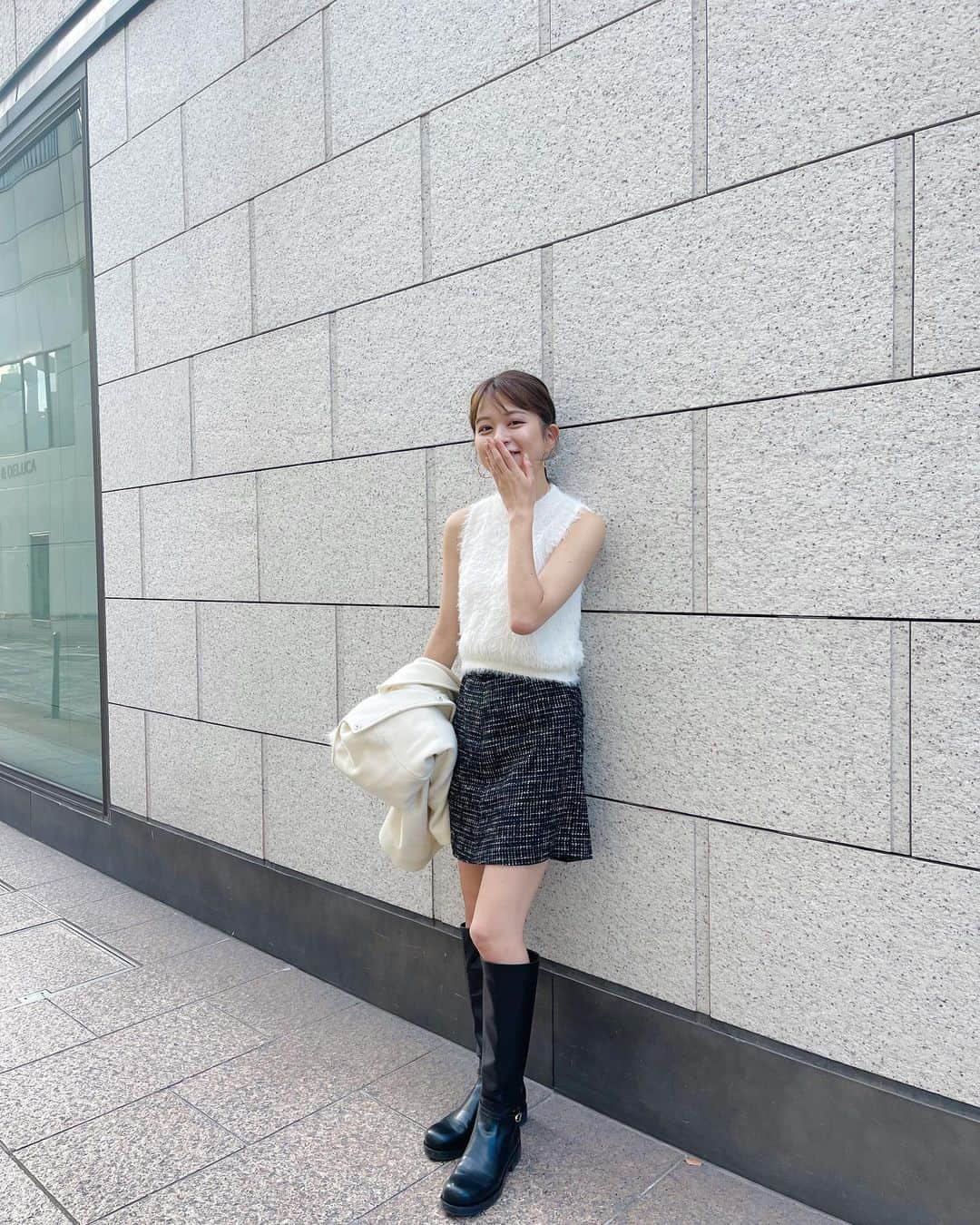 沖田愛加さんのインスタグラム写真 - (沖田愛加Instagram)「どうしても欲しかったニット☺︎ 再販になったタイミングでポチッと♡  この時期しか着れないからたくさんきたい！ コラボお洋服もチョコチョコと載せていきます♡  tops @lovan_official_  skirt @proportionbodydressing boots @charleskeith_jp outer @naturalbeautybasic_official  #冬コーデ #ニットコーデ #ホワイトコーデ」10月29日 15時25分 - okita_aika