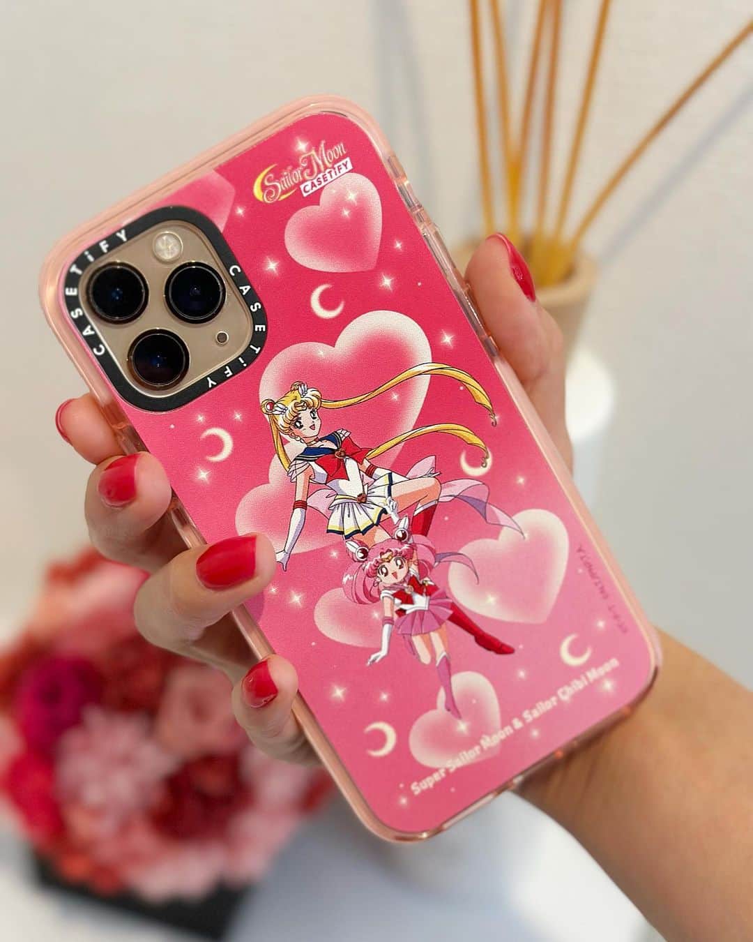 ririのインスタグラム：「ごめんね〜 素直じゃなくーて🌙🎤😀♬  月にかわってお仕置きよ🤔❗️ 新しくiPhoneケース📱かえた✨✨✨😹  @casetify_jp ✅の #美少女戦士セーラームーン  コラボiPhoneケース💋  みんなは誰好きだった？？ あたしはレイちゃんも 好きだったなぁ😹😎  懐かしいよ..🥲 めちゃみてたよ📺 小さい頃のアイドル🥹💕  #love #happy #casetify #PrettyGuardianSailorMoon×CASETiFY」