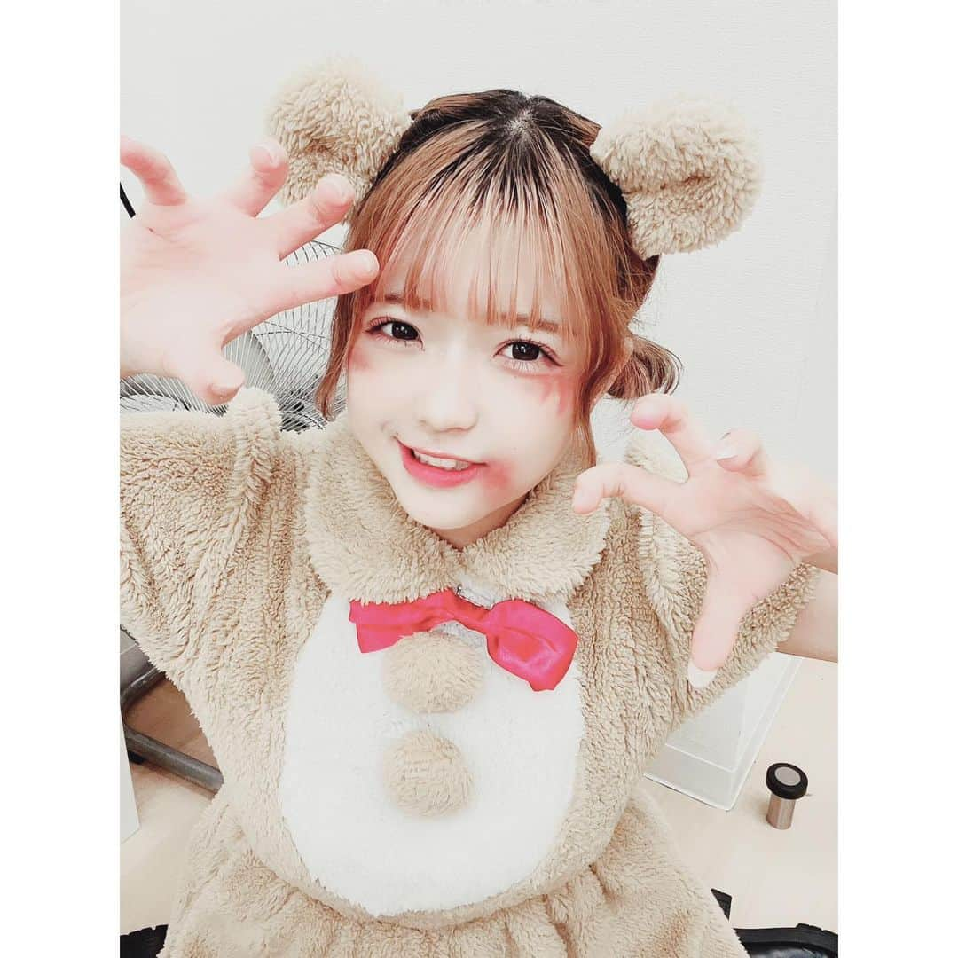 佐藤優來那のインスタグラム：「🧸🤎~~~💜   #ゆらなん  #佐藤優來那  #YORISOERU  #ハロウィン」