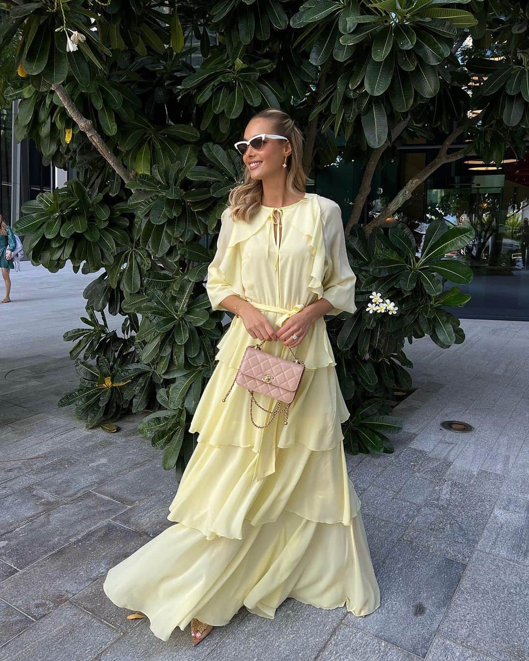 ヴィクトリア・ヴァルガのインスタグラム：「Thinking of dressing like a princess for the rest of the year 💛」