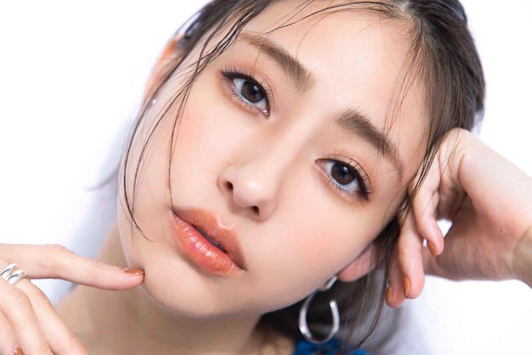 愛甲千笑美のインスタグラム：「目の下に青いラインすき🐬」