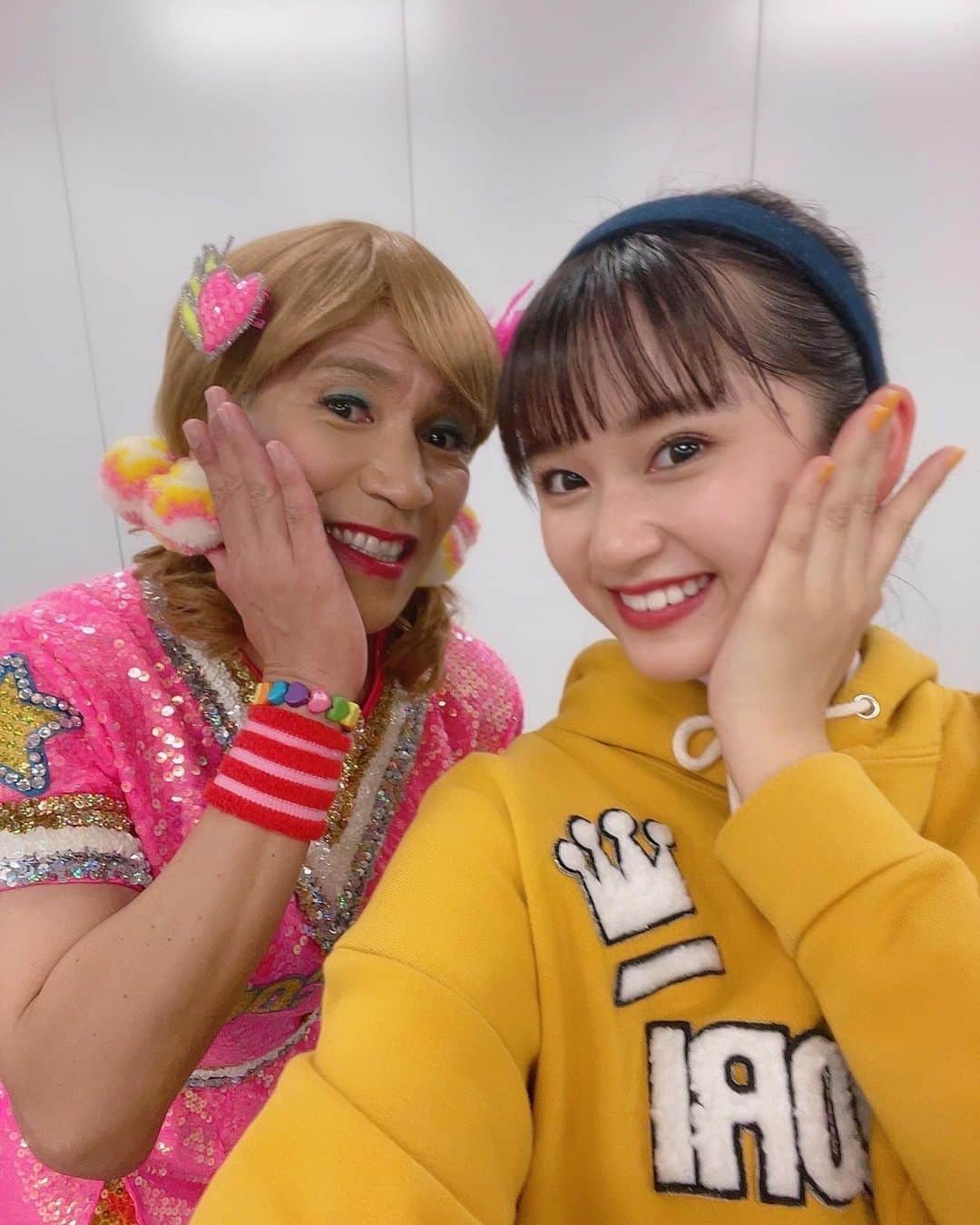 桜井美里のインスタグラム：「♡  「初めまして。久しぶりです。ゴリエです。」楽しかった〜！  CDも完売だって！わぁ〜嬉しい！  来てくれたみんなありがとう☺️  12月に単独ライブ公演もあるので ぜひ楽しみにしててね！♡  今日コーラを一気飲みした #ゴリエちゃん と🦊💕」