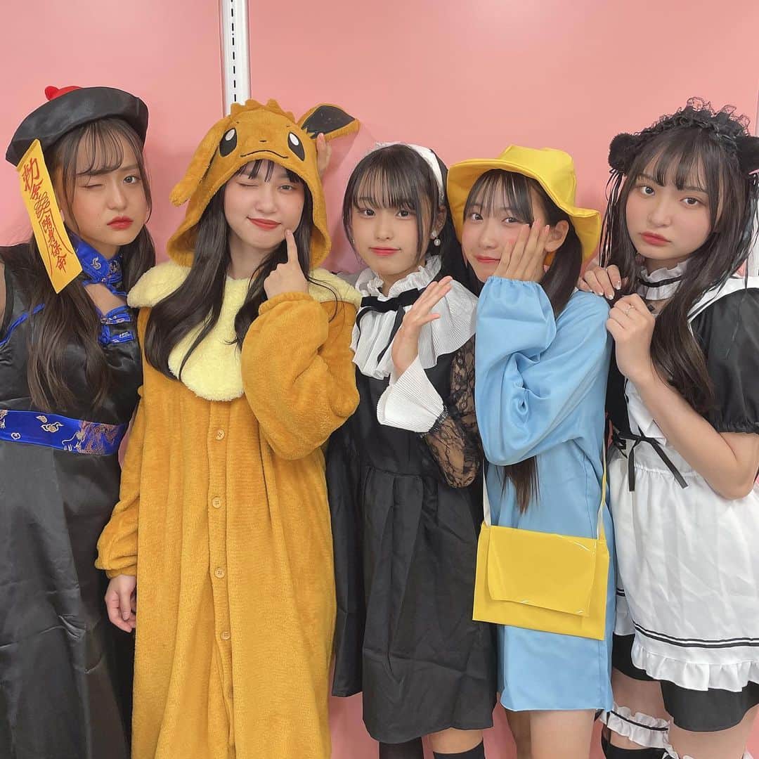 PINK-latte TV (ピンクラテTV) 公式さんのインスタグラム写真 - (PINK-latte TV (ピンクラテTV) 公式Instagram)「ㅤㅤㅤㅤㅤㅤㅤㅤㅤㅤㅤㅤㅤ 【ピンクラテTV #ハロウィン 🎃👻】  🎃2022年ハロウィン🎃 PLTVで仮装しましたーっ！！！  あ〜〜〜〜可愛すぎるっ！ 早くぴてぃーずのみんなに見せたかったの🥺💘💘  YouTubeでは仮装大賞🏅を決めてるから 要チェックだよ☝️✨  （久しぶりの投稿になっちゃってごめんね🥲🥲🥲 全然投稿できなくてみんなとコミュニケーション取れなくて めちゃくちゃ寂しかったからたくさんコメントくれると嬉しいな🥲🥲🥲） ____ #ピンクラテ #ピンクラテtv #jcモデル #jsモデル #YouTuber #仮装 #ハロウィン #ハロウィンコスプレ #ハロウィン仮装 #ハロウィンメイク #halloween」10月29日 17時35分 - pinklatte_tv