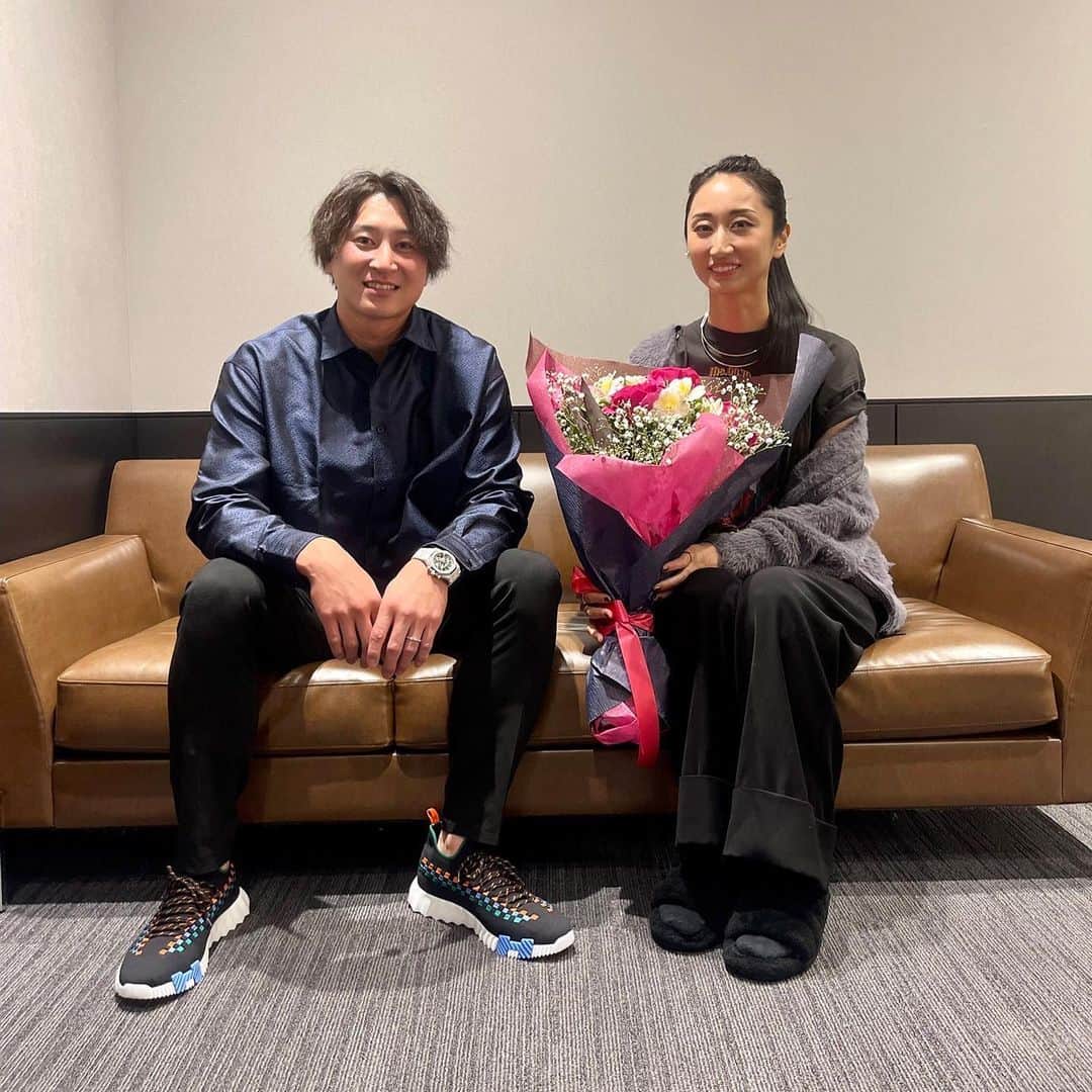 金子侑司のインスタグラム：「昨日はおじゃさんの バースデーLiveに 行かせてもらいました😊 プレゼントも渡せて 喜んで貰えてよかったです🎉  LiveではFootprintも聞けて すごく楽しかったです🥹 これからも素晴らしい歌声を たくさんの人に 届けてもらいたいです✨」