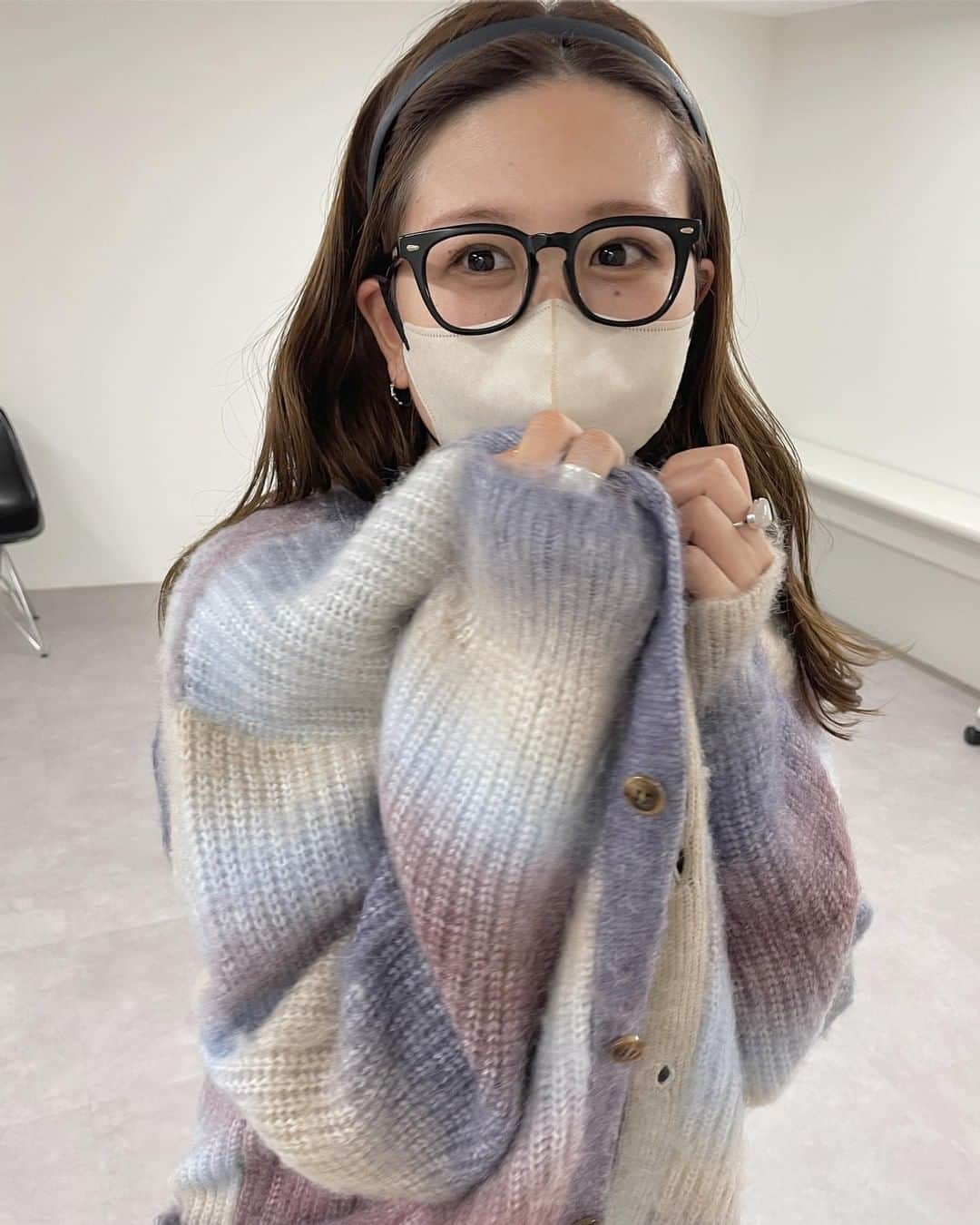 RiLiさんのインスタグラム写真 - (RiLiInstagram)「今季はカラフルに🍓🍊🌿 【カラーニット】🌰🧶 .  だんだん寒くなってきて❄️ニット🧶が 大活躍な秋🍁♡ . そんな秋に着たい大本命 【カラーニット】🌈 . 秋といえばボルドーやカーキ からし色などこっくりとした 深めのカラーがかわいい🙈♡ . カラーアイテム難しいそう🤧って子は トレンドアイテムのグラデーションの ニットに挑戦してみてっ〜⚡ . グラデーションだから強すぎず 初心者さんでもトライしやすいよ🌟 . ぜひみんなも秋にぴったりな お気に入り秋色ニットゲットしてみてね🌃 ❣️❣️❣️⁣ RiLi.tokyoはみんなの⁣ 「なりたい」「やりたい」を応援💡⁣ .⁣ かわいいコーデやアイテム⁣ 注目スポットなどが撮れたら⁣ ハッシュタグ→#rili_tokyo を付けて投稿してね❗⁣⁣ RiLiで紹介しちゃうかも🤭⁣ ．⁣⁣ Special Thanks💋 Photo by⁣⁣ @__ange02 @___a__zu @krnco__129 @chiba_chan_desu @__mana77 .⁣⁣ #カラーニット #オレンジニット #オレンジコーデ #グリーンニット #秋色ニット #マスタードカラー #パステルニット #カラーニットコーデ #ニットコーデ #カーデコーデ #カーディガン#マーメイドスカート #グリーン#秋服#秋コーデ#スニーカー#骨格ウェーブ#淡色コーデ #シンプルコーデ e #rili_tokyo #おしゃれさんと繋がりたい #お洒落さんと繋がりたい #ファッション #패션스타그램 #ootd #outfit」10月29日 18時00分 - rili.tokyo