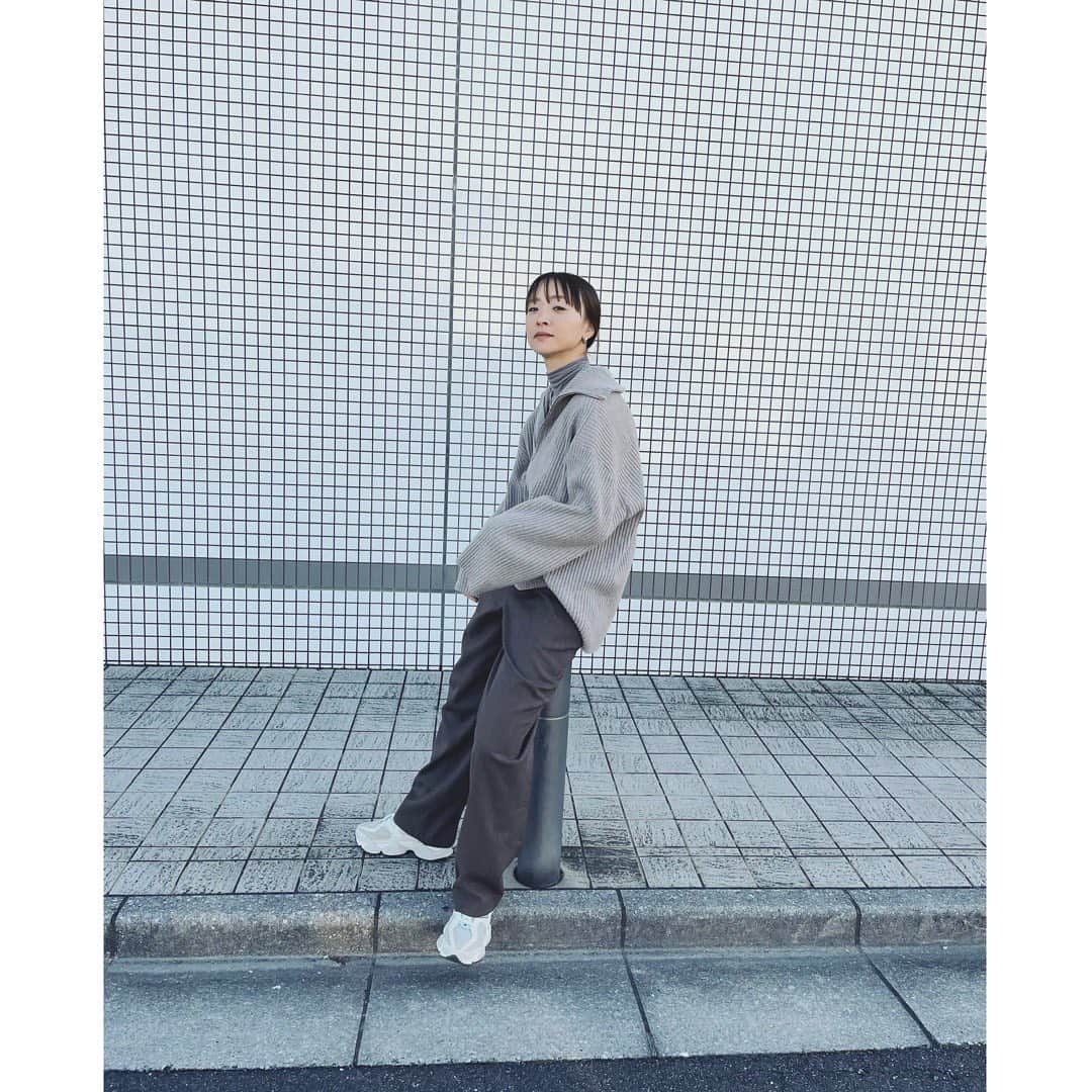 野尻美穂のインスタグラム：「最近の私は茶のトーン合わせが気分。 そしてスニーカーよく履いてます。 ブーツも合うけど、スニーカーも好き。  #wai_ships」