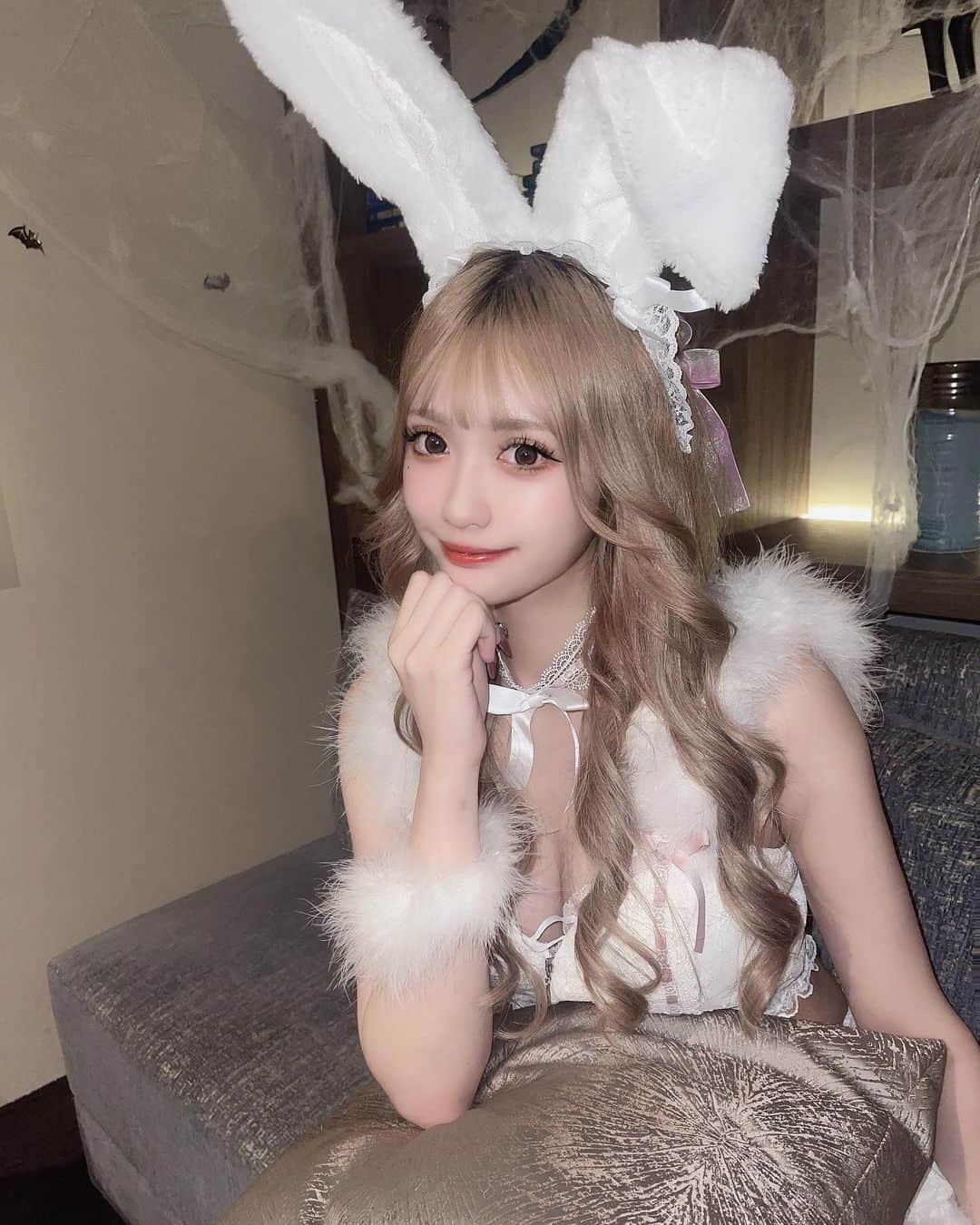 山本瑚々南のインスタグラム：「. はぴはろうぃーん🐇🤍」