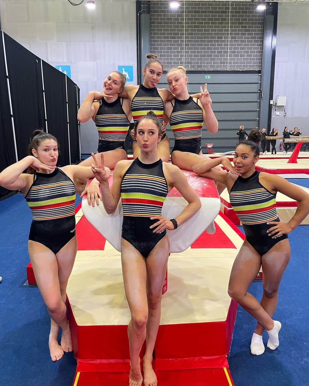 ニナ・デヴァエルのインスタグラム：「It’s go time today 💪🔥🇧🇪 • • Kwalificaties vanavond om 21u Belgische tijd! Let’s go 🤩」