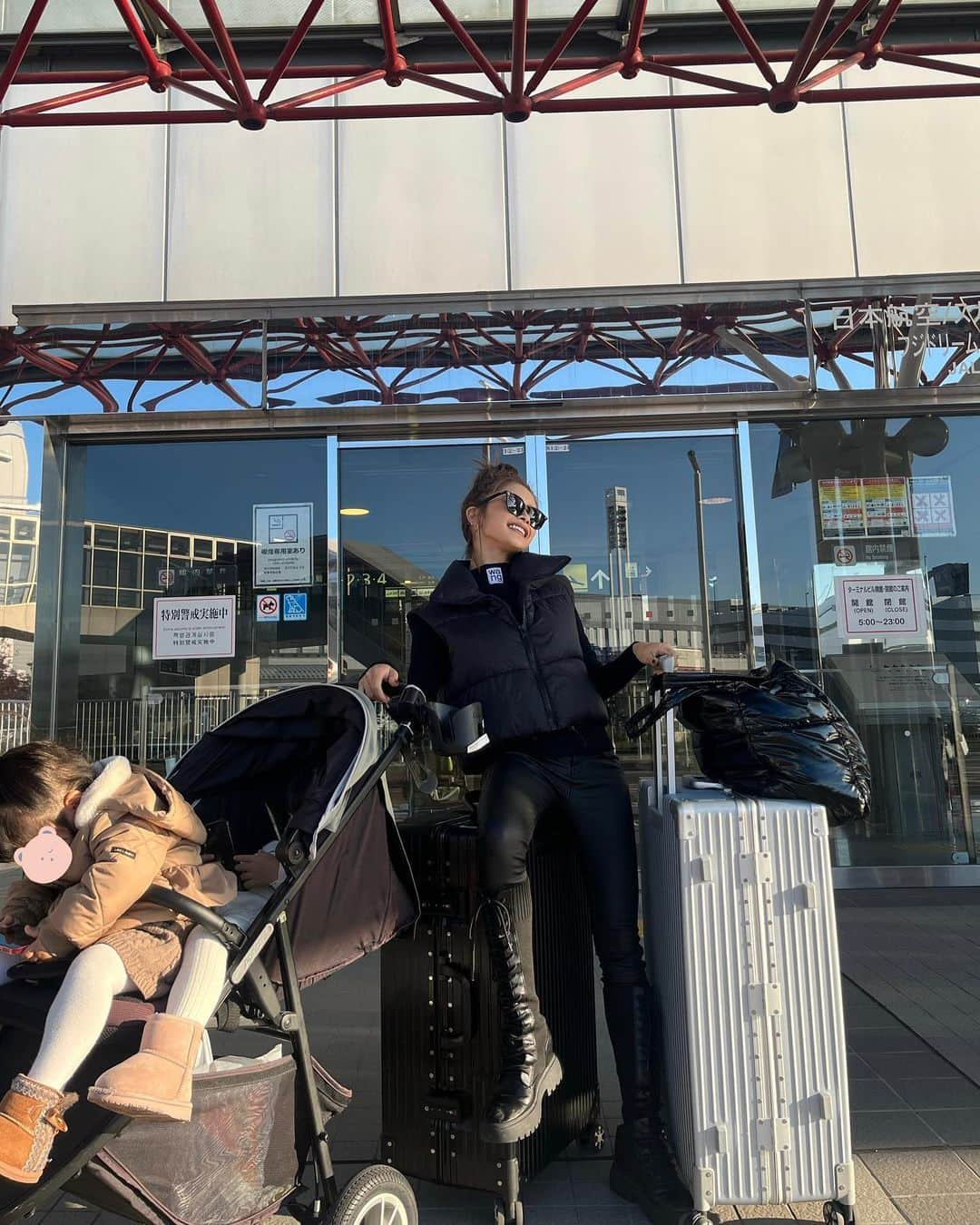 加藤美佳さんのインスタグラム写真 - (加藤美佳Instagram)「北海道二泊三日の旅🖤 フライトも子供達落ち着いて 乗ってくれた✈️ いい旅でした！ #北海道 #北海道旅行」10月29日 18時53分 - katomika1212