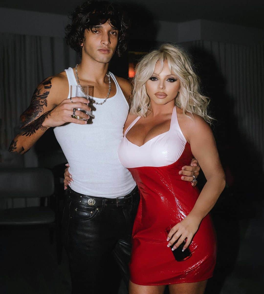 ジェシー・ネルソンのインスタグラム：「Pam and Tommy have arrived!!! #JesysHellOnEarthParty」