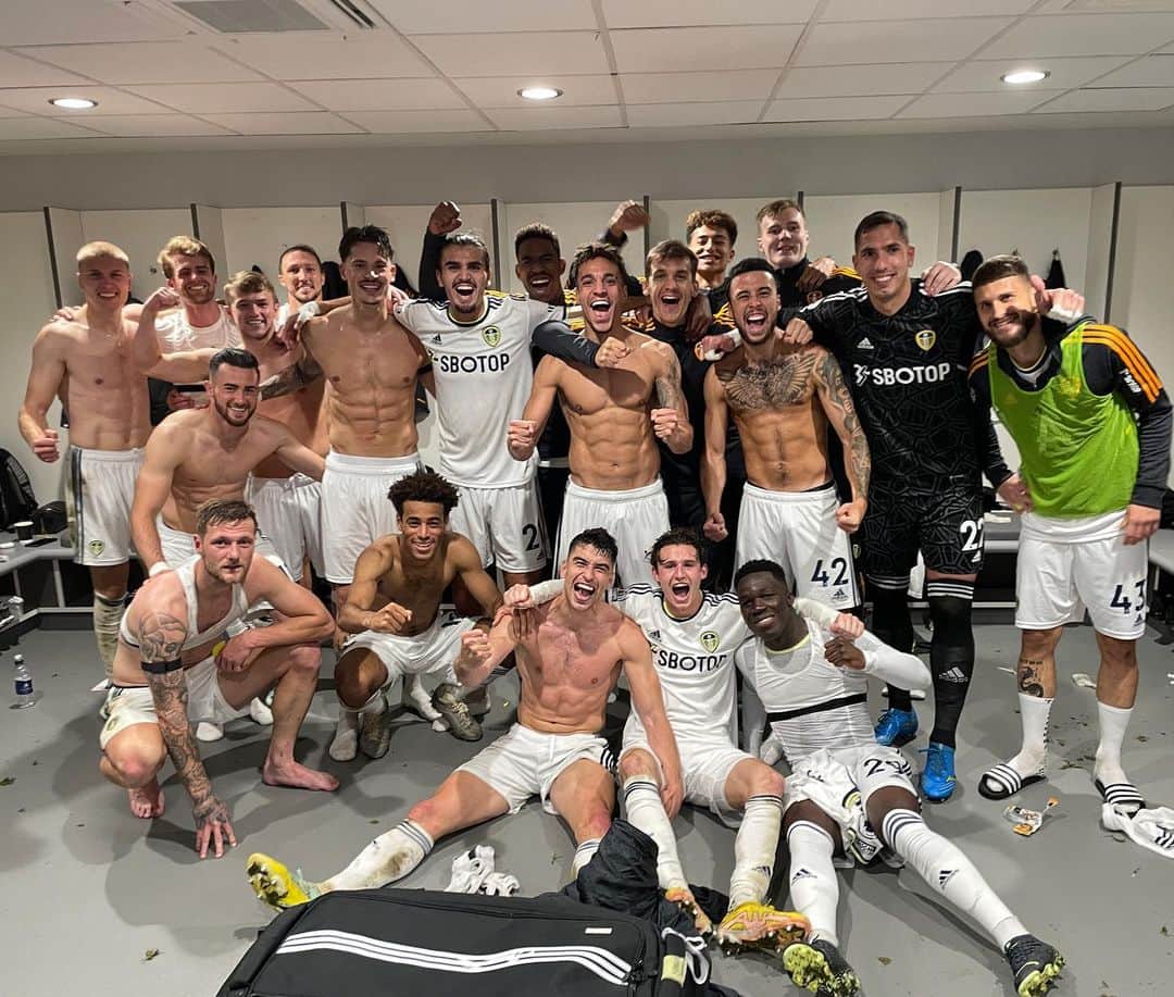 ロドリゴ・モレノ・マチャドのインスタグラム：「God is the greatest! 🙏🏽❤️  …  MOT 🔵⚪️🟡 @leedsunited」