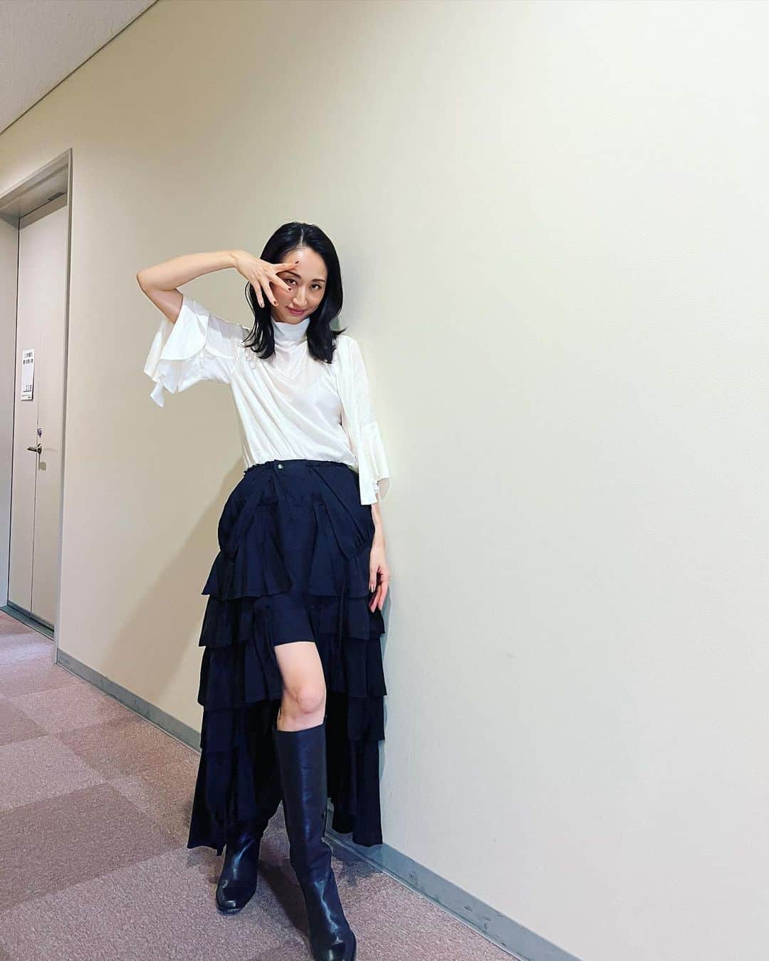 Ms.OOJAのインスタグラム：「fortyポーズ考えました4️⃣0️⃣ 今日のライブも楽しかったです✨✨  #msooja」