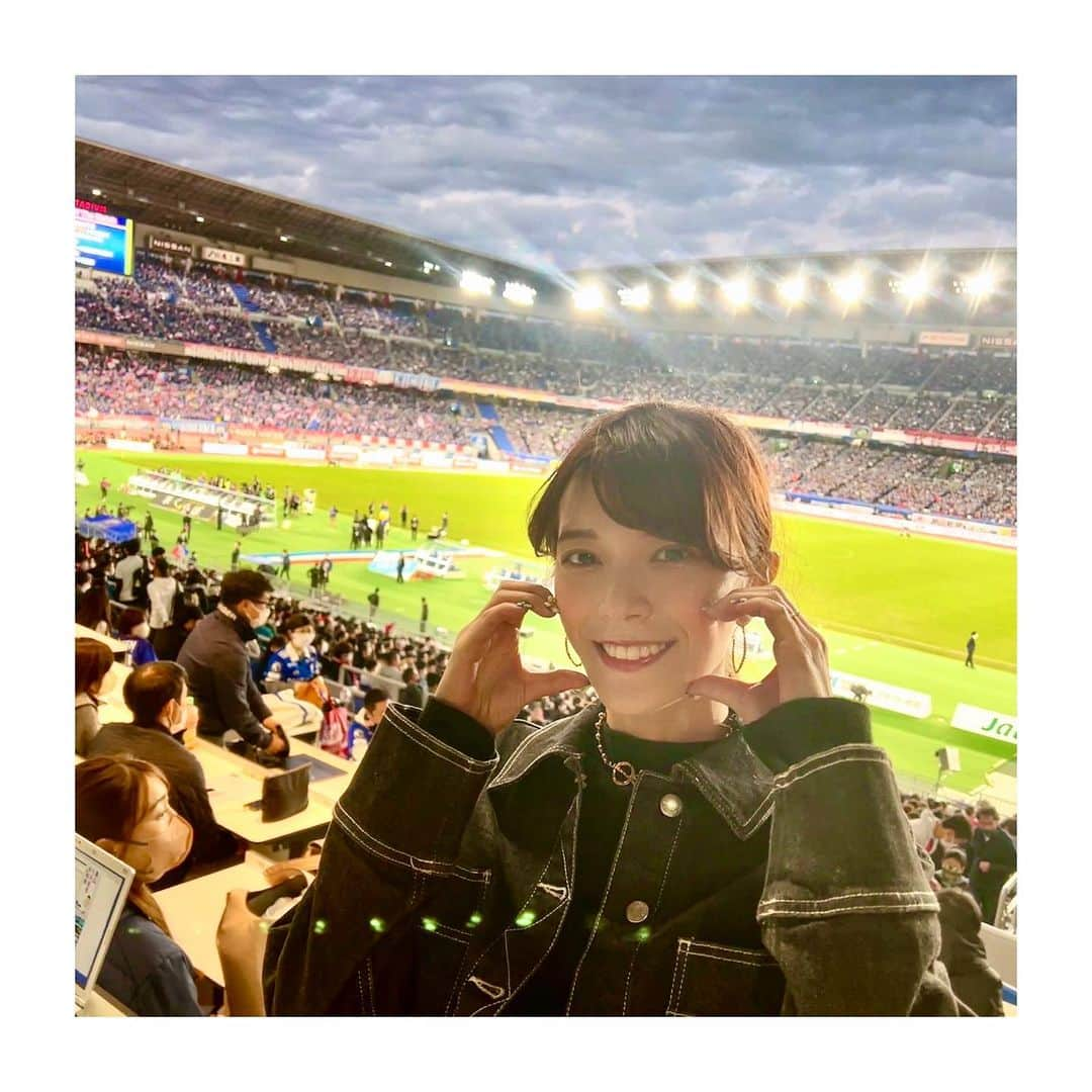 三谷紬さんのインスタグラム写真 - (三谷紬Instagram)「* Ｊリーグがアツすぎる！！！！❤️‍🔥 今日も日産スタジアムに行ってきました！ （3週連続です✌️） #横浜fマリノス 対 #浦和レッズ ！ マリノス大量得点の試合でした。 声出し応援ありでスタジアム盛り上がってました！ チャントのあるスタジアムは いつ行っても感動的です😭❤︎ Ｊ1優勝の行方は来週、 11月5日に持ち越されました⚽️ Ｊリーグ、面白すぎます！！ * #soccer#football#サッカー#jleague#jリーグ#j#league#優勝#決定#ならず#日産#日産スタジアム#声出し#応援#声援#感動#winner#ラブjリーグ#love#テレビ朝日#アナウンサー#三谷紬」10月29日 21時05分 - mitani_tsumugi