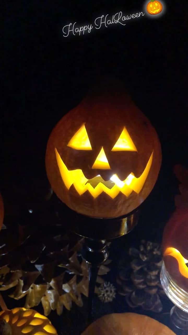 片山美耶のインスタグラム：「オーソドックスなハロウィンかぼちゃ🎃の つくりかた🎃👻 作ってみてねー！ . . #ハロウィン #ジャックオランタン  #かぼちゃのランタン #jackolantern  #作り方 #tutorial #halloweenhacks  #howtomakejackolantern」