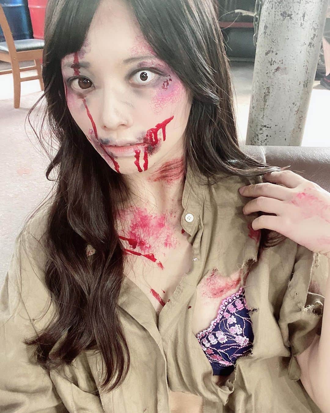 天津いちはさんのインスタグラム写真 - (天津いちはInstagram)「頑張りました！ハロウィン🧟 ゾンビメイク🧟‍♀️🧟‍♀️  #zombie #zombiemakeup」10月29日 21時29分 - ichichiha