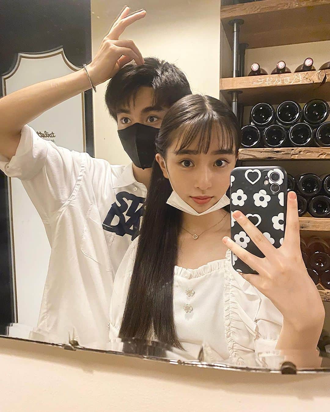藤岡舞衣のインスタグラム：「通りかかったお兄ちゃんと🙋🏻‍♂️♡ ⁡ #藤岡舞衣#藤岡真威人#ピース#兄弟#兄#08 #最近寒いので暖かくしてね☺️🍵」