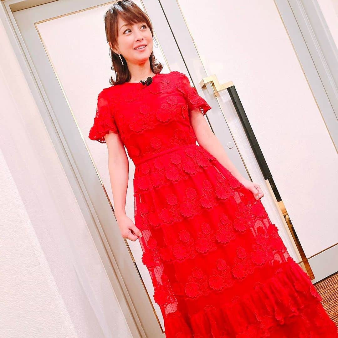 のインスタグラム：「スタッフからお知らせです！  12月25日（日）クリスマス当日に  クリスマスイベントを  開催することが決定いたしました！  ■開催場所■  シェラトン都ホテル東京　　 東京都港区白金台1-1-50  【昼の部】と【夜の部】  昨年同様 クリスマスイベントを企画中です！  イベントの時間と内容につきましては、現在検討中ですが、 歌、お食事など 皆さまが楽しんでいただける企画を考えておりますので、 楽しみにしていてください ♪  ファンクラブ会員でない方も ご参加いただけます😊  チケット販売等につきましては 決まり次第、随時お知らせいたします。  宜しくお願い致します。  #渡辺美奈代  #クリスマス  #イベント」