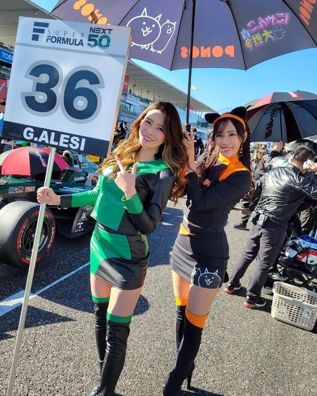 霧島聖子さんのインスタグラム写真 - (霧島聖子Instagram)「SUPER FORMULA Rd.9鈴鹿🎡 今回1大会2レースなので 今日Rd.9の予選と決勝が行われました🏎  Kuo VANTELIN TEAM TOM’S 36号車ジュリアーノは21位で完走、 37号車宮田選手は5位フィニッシュとなりました🏁37号車の終盤の追い上げには手に汗握りました…本当に速かった！  チーム＆私たちへの応援、 そして現地に会いに来てくれた皆さんありがとうございました‼️ 今回RQアピアランスではハロウィンの仮装で登場しましたよ🎃 にゃんこ大戦争ガールズはもともとにゃんこコスなので少し控えめに🎶 あと今日のスタート進行ではスタート3分前のフラッグ持ちを担当させていただいて、私は初めてだったのですごくすごく嬉しかったです(*^^*)  明日は遂に今シーズンを締めくくる最終戦😌 36号車と37号車の表彰台を願って❣️☝️ 最後迄Kuo VANTELIN TEAM TOM’S へ熱いご声援お願いします🧡🐈‍⬛ 明日もよろしくね✨  #SFormula #SUPERFORMULA #にゃんこ大戦争ガールズ #KuoVANTELINTEAMTOMS  #toms #スーパーフォーミュラ #にゃんこ大戦争 #RQ #racequeen #鈴鹿サーキット #鈴鹿 @tomsracing.co.jp」10月29日 23時29分 - seiko_kirishima