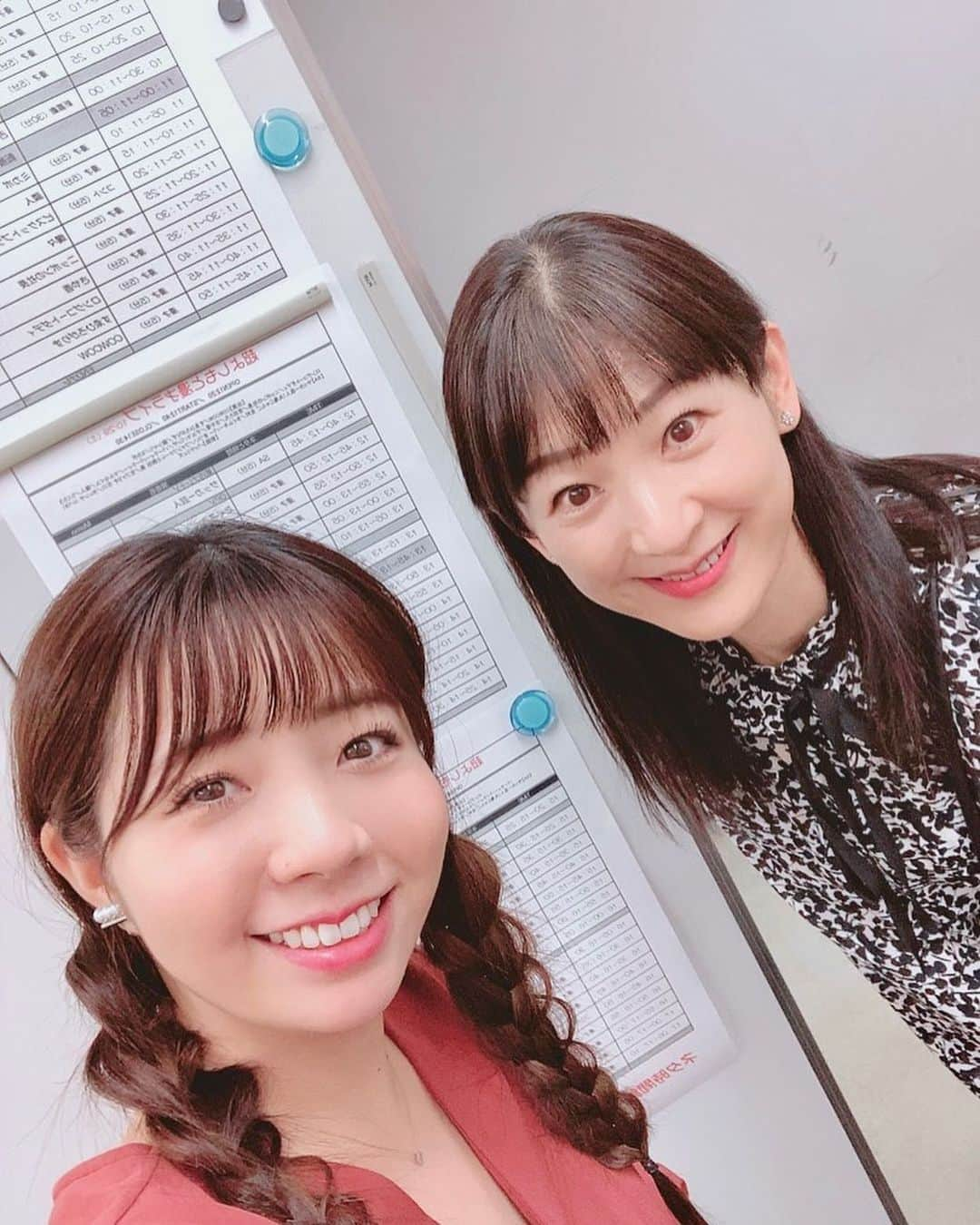 前田まみのインスタグラム：「美しい高橋靖子姉さんと💓  可愛くて綺麗で、ずーーーっと見惚れてしまいます🥺✨ (写真📸私の方が大きく写ってすみません！！笑)  靖子姉さんが初出演されています11/29(土)30(日)漫才劇場の極新喜劇に、私も出演させていただいております😃  リーダーは千葉公平兄さん✨ 伊賀健二兄さん、新名徹郎兄さん、熱狂ファンファーレさんと御一緒しております。  開演は①10:00 ②12:40  千葉兄さんのめっちゃ楽しい新喜劇😆🎉  ぜひ漫才劇場にも遊びにいらしてください！  明日は5ステージ！ 寝ますーーーー😚💤  みなさんも良い夢をーーー🌙*.｡★*ﾟ    #吉本新喜劇  #よしもと新喜劇  #新喜劇  #漫才劇場  #極新喜劇  #千葉公平  #伊賀健二  #新名徹郎  #高橋靖子  #前田まみ  #熱狂ファンファーレ」