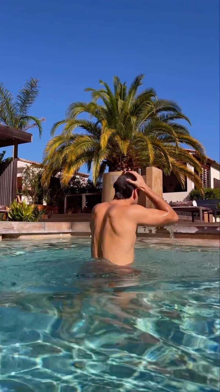 ブレイク・マイケルのインスタグラム：「Making summer last longer @villacosy」