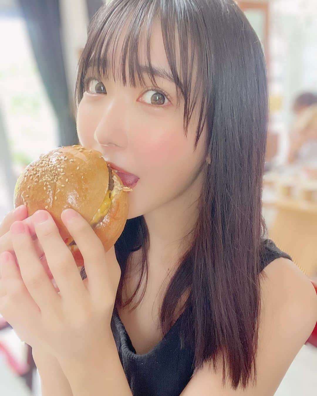天羽希純のインスタグラム：「名古屋なう〜！ライブいてくる！  #名古屋」