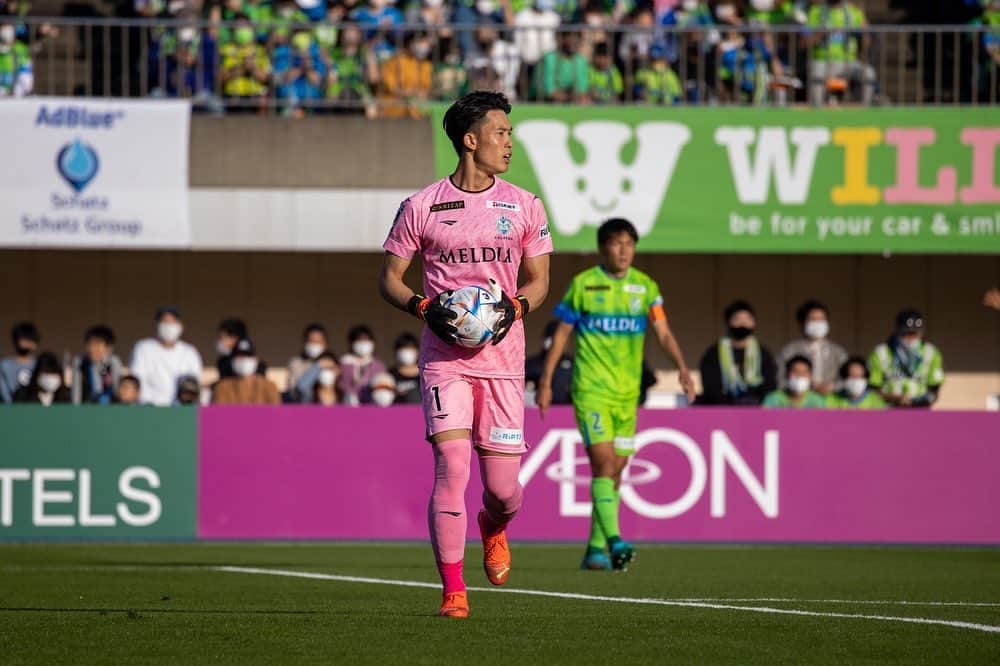 谷晃生のインスタグラム：「みんなで掴んだ勝利🔥 今季ホーム最終戦 素晴らしい雰囲気、沢山の応援ありがとうございました！  あと1試合、勝とう👍🏼 #湘南ベルマーレ」