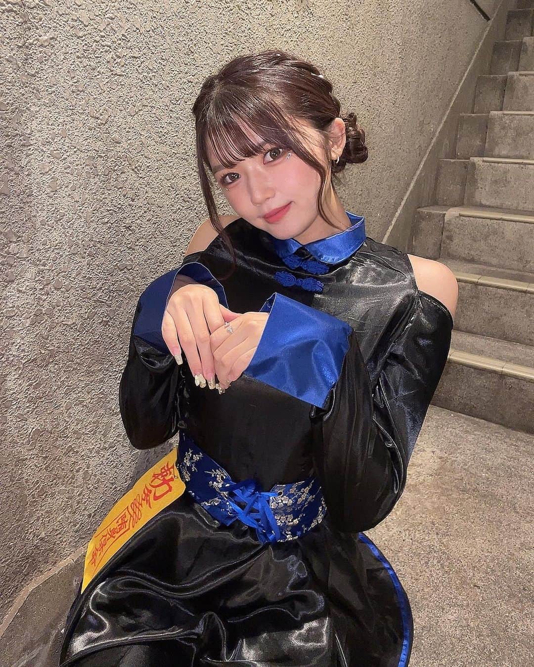月愛きららのインスタグラム：「キョンシーのつもり！  #halloween #halloweencostume #キョンシー #キョンシーコスプレ #ヘアアレンジ」